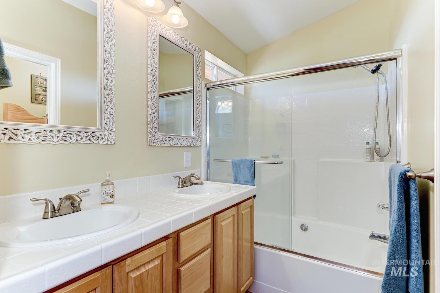 211 Evergreen Dr., Boise, Idaho 83716, 3 Bedrooms, 3 Bathrooms, Residential For Sale, Price $499,000, 98986373