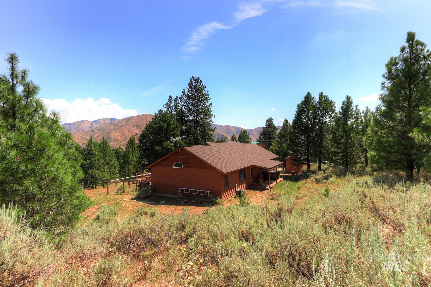 211 Evergreen Dr., Boise, Idaho 83716, 3 Bedrooms, 3 Bathrooms, Residential For Sale, Price $499,000, 98986373