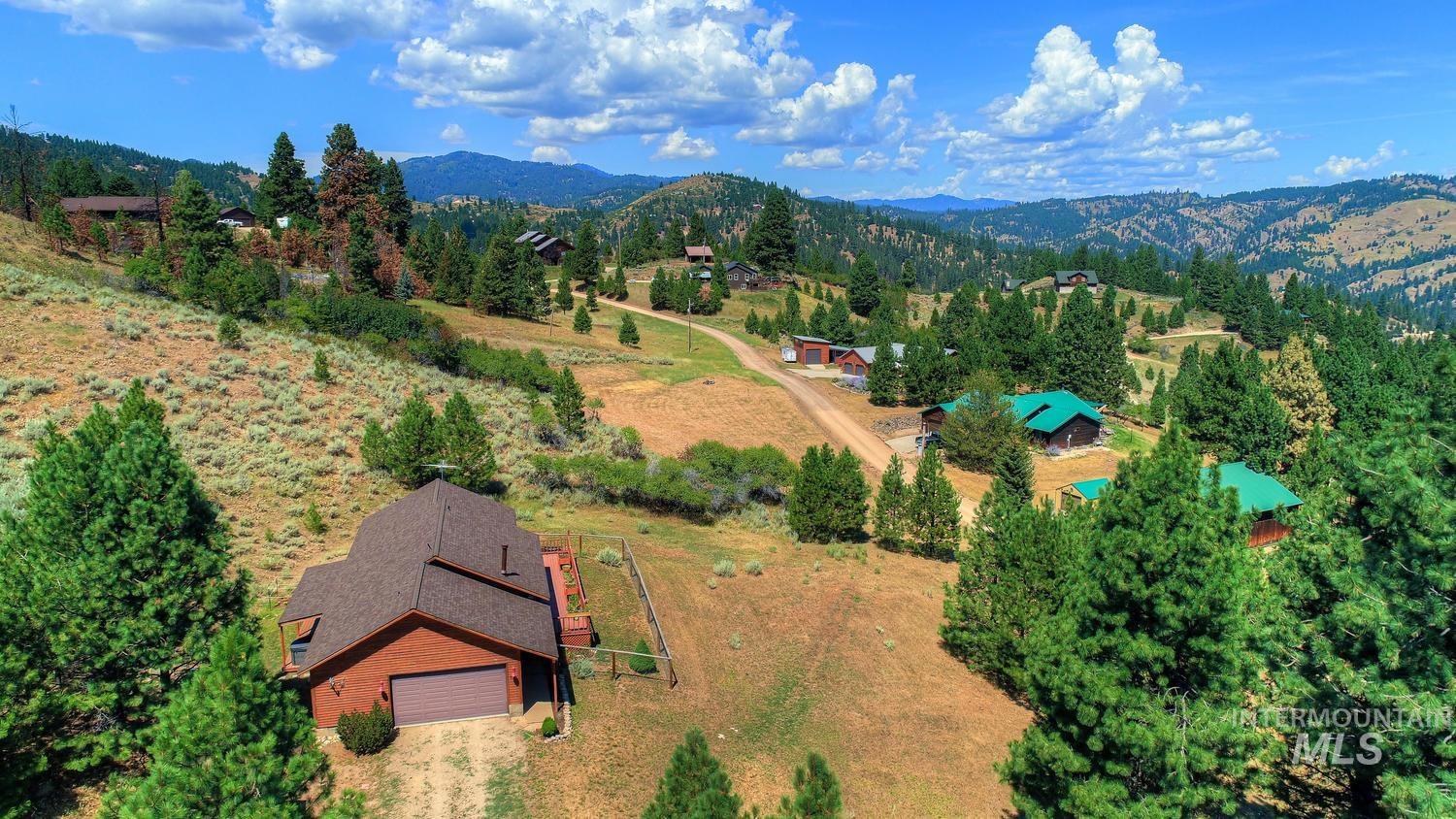 211 Evergreen Dr., Boise, Idaho 83716, 3 Bedrooms, 3 Bathrooms, Residential For Sale, Price $499,000, 98986373