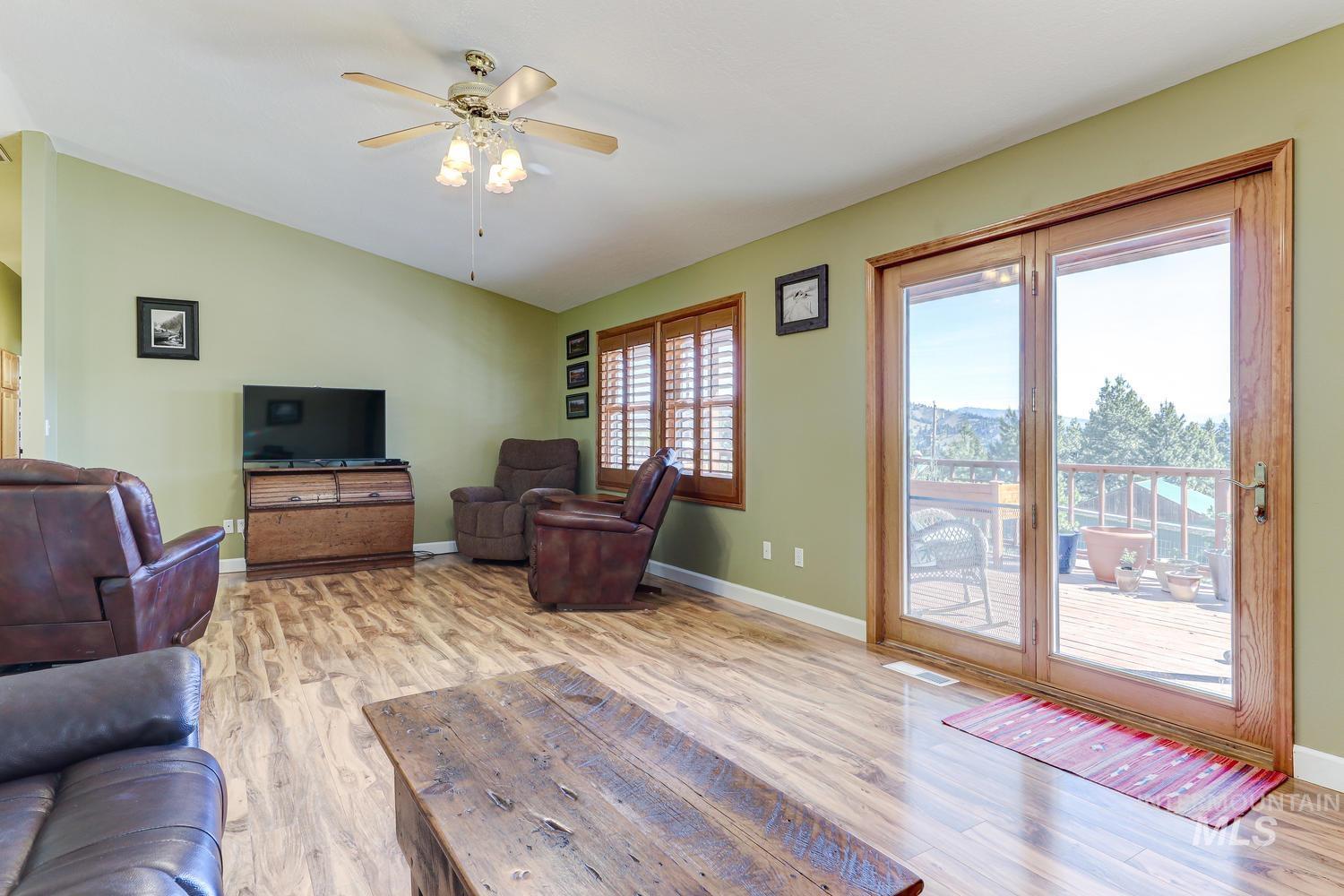 211 Evergreen Dr., Boise, Idaho 83716, 3 Bedrooms, 3 Bathrooms, Residential For Sale, Price $499,000, 98986373