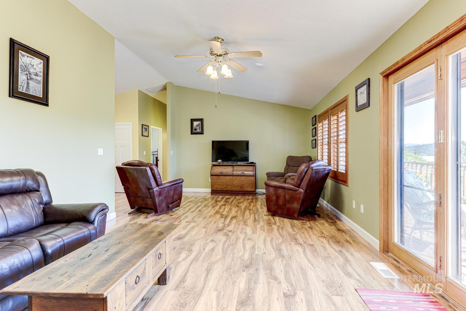 211 Evergreen Dr., Boise, Idaho 83716, 3 Bedrooms, 3 Bathrooms, Residential For Sale, Price $499,000, 98986373