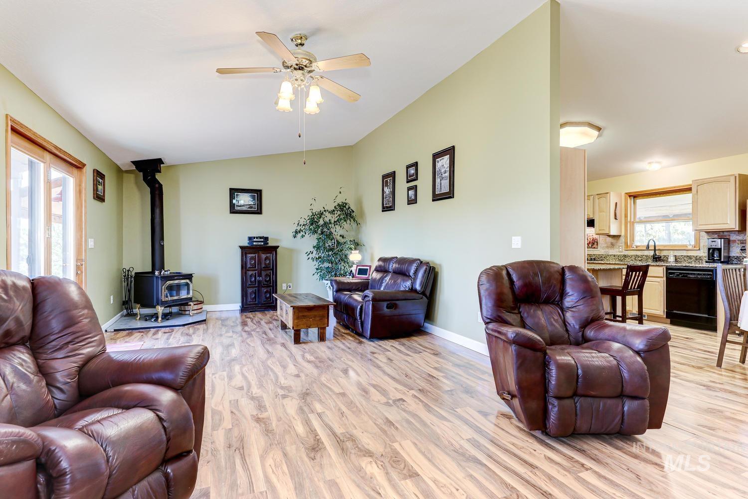 211 Evergreen Dr., Boise, Idaho 83716, 3 Bedrooms, 3 Bathrooms, Residential For Sale, Price $499,000, 98986373