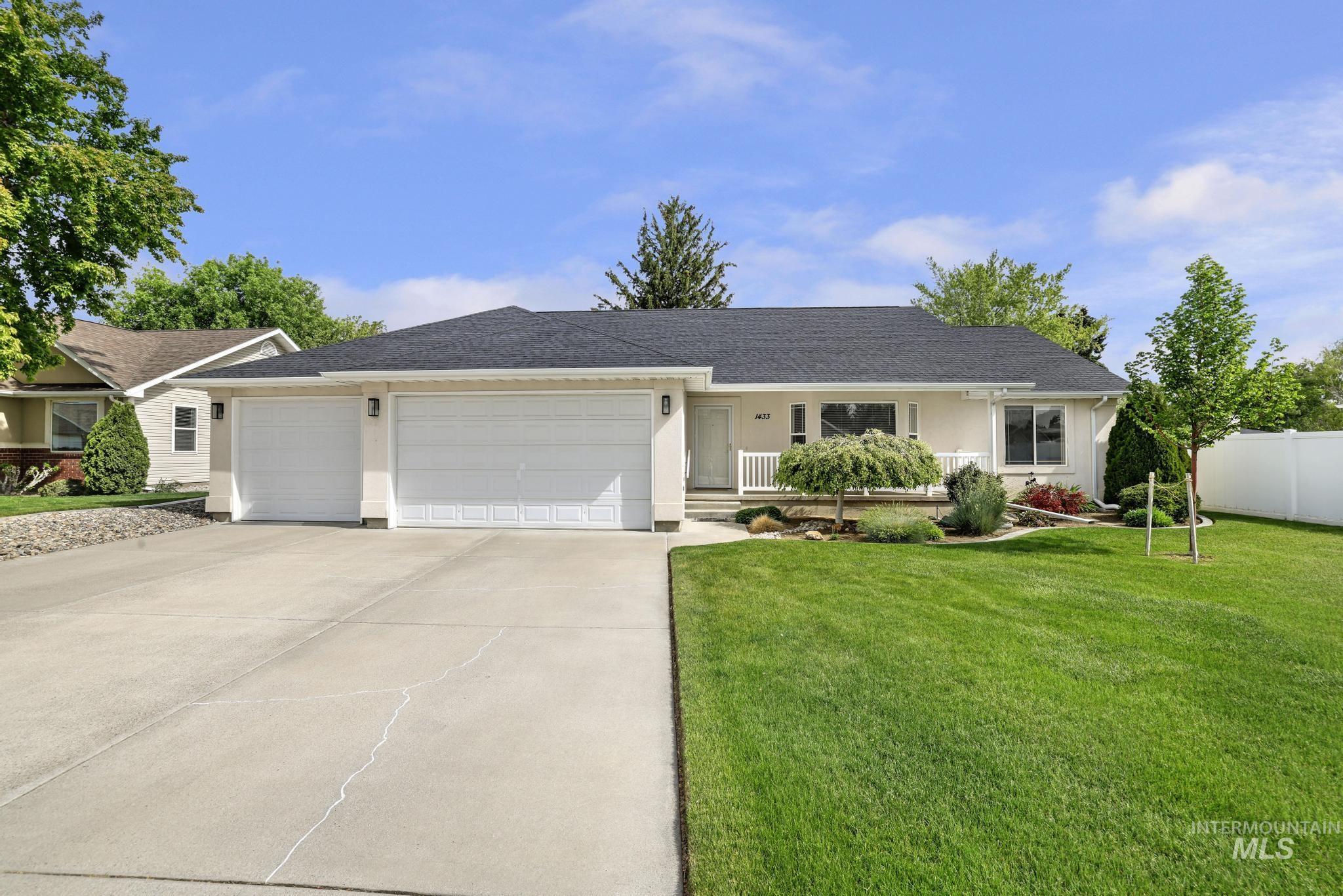 1433 Julie Ln., Twin Falls, Idaho 83301, 3 Bedrooms, 2 Bathrooms, Residential For Sale, Price $369,900, 98986374