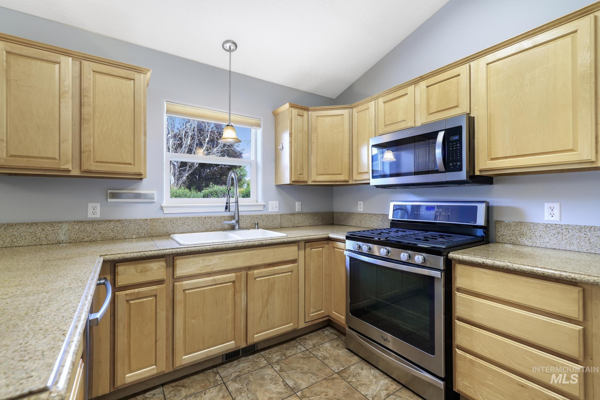 1433 Julie Ln., Twin Falls, Idaho 83301, 3 Bedrooms, 2 Bathrooms, Residential For Sale, Price $369,900, 98986374