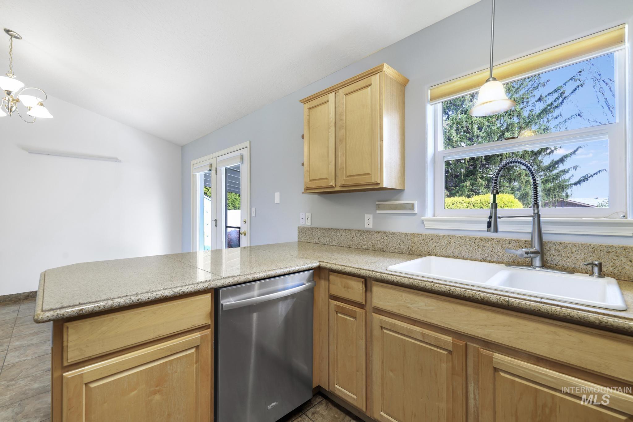 1433 Julie Ln., Twin Falls, Idaho 83301, 3 Bedrooms, 2 Bathrooms, Residential For Sale, Price $369,900, 98986374