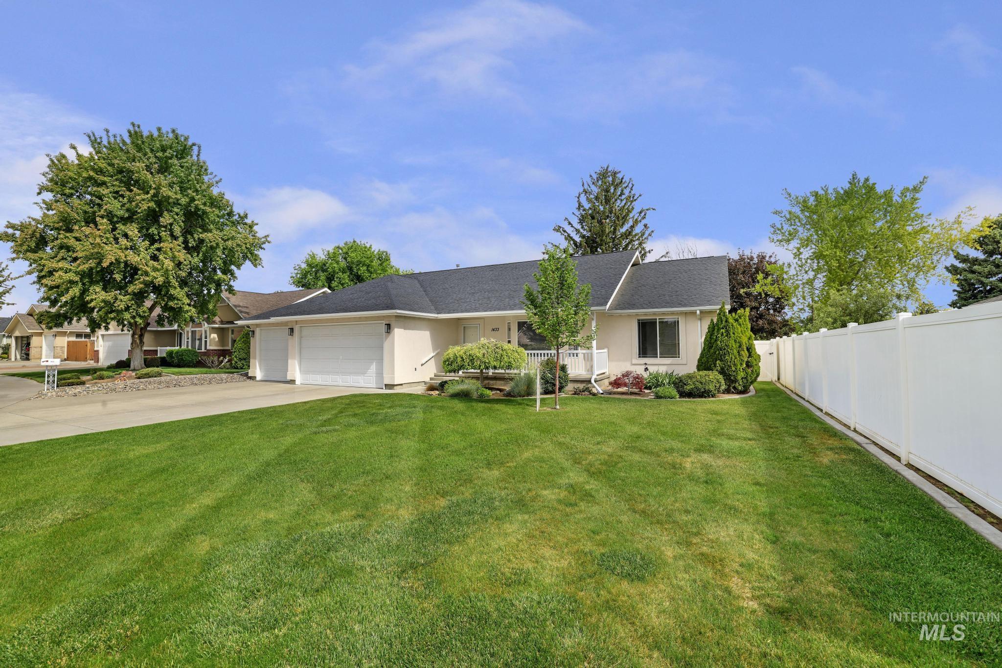 1433 Julie Ln., Twin Falls, Idaho 83301, 3 Bedrooms, 2 Bathrooms, Residential For Sale, Price $369,900, 98986374