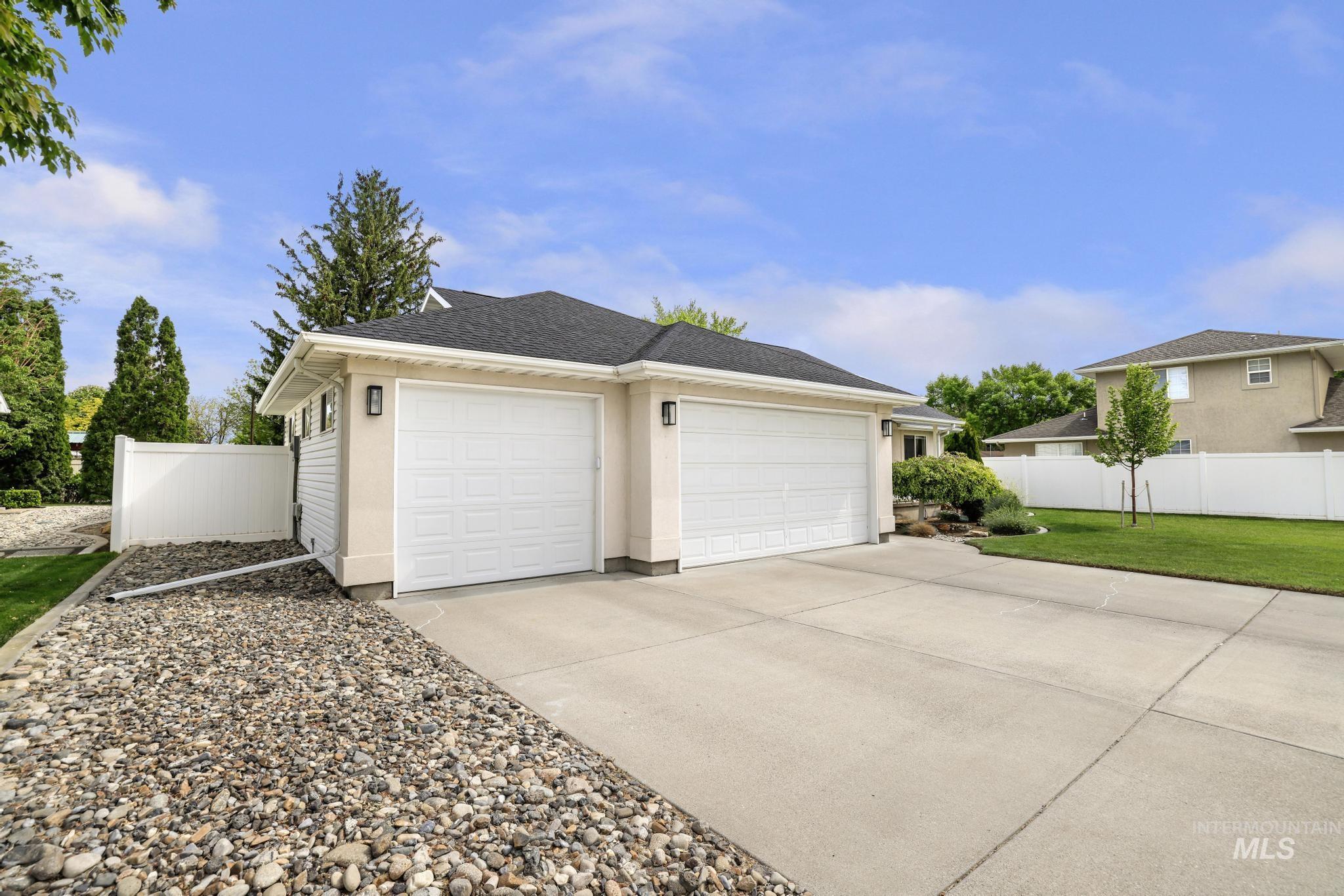 1433 Julie Ln., Twin Falls, Idaho 83301, 3 Bedrooms, 2 Bathrooms, Residential For Sale, Price $369,900, 98986374