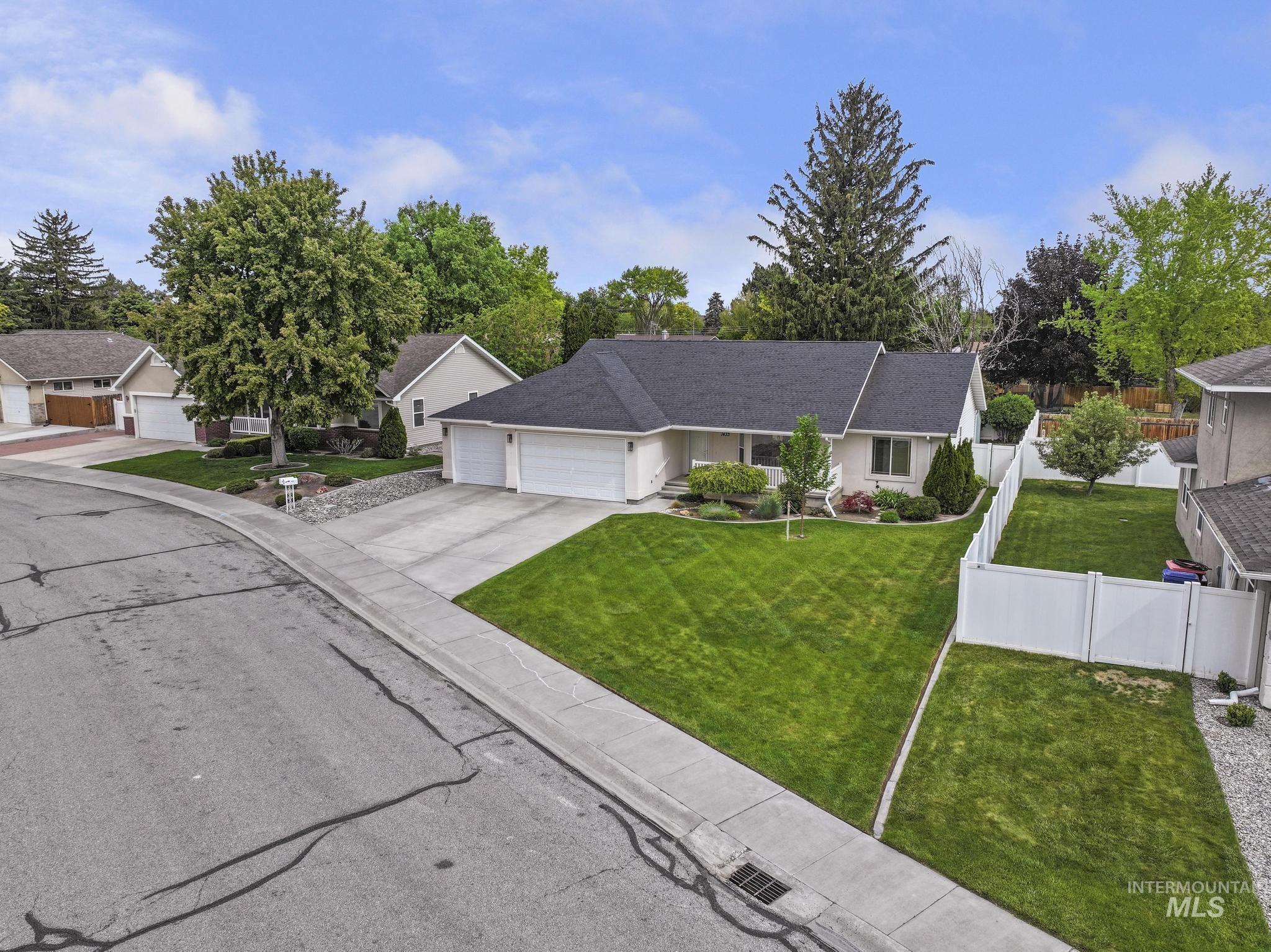1433 Julie Ln., Twin Falls, Idaho 83301, 3 Bedrooms, 2 Bathrooms, Residential For Sale, Price $369,900, 98986374