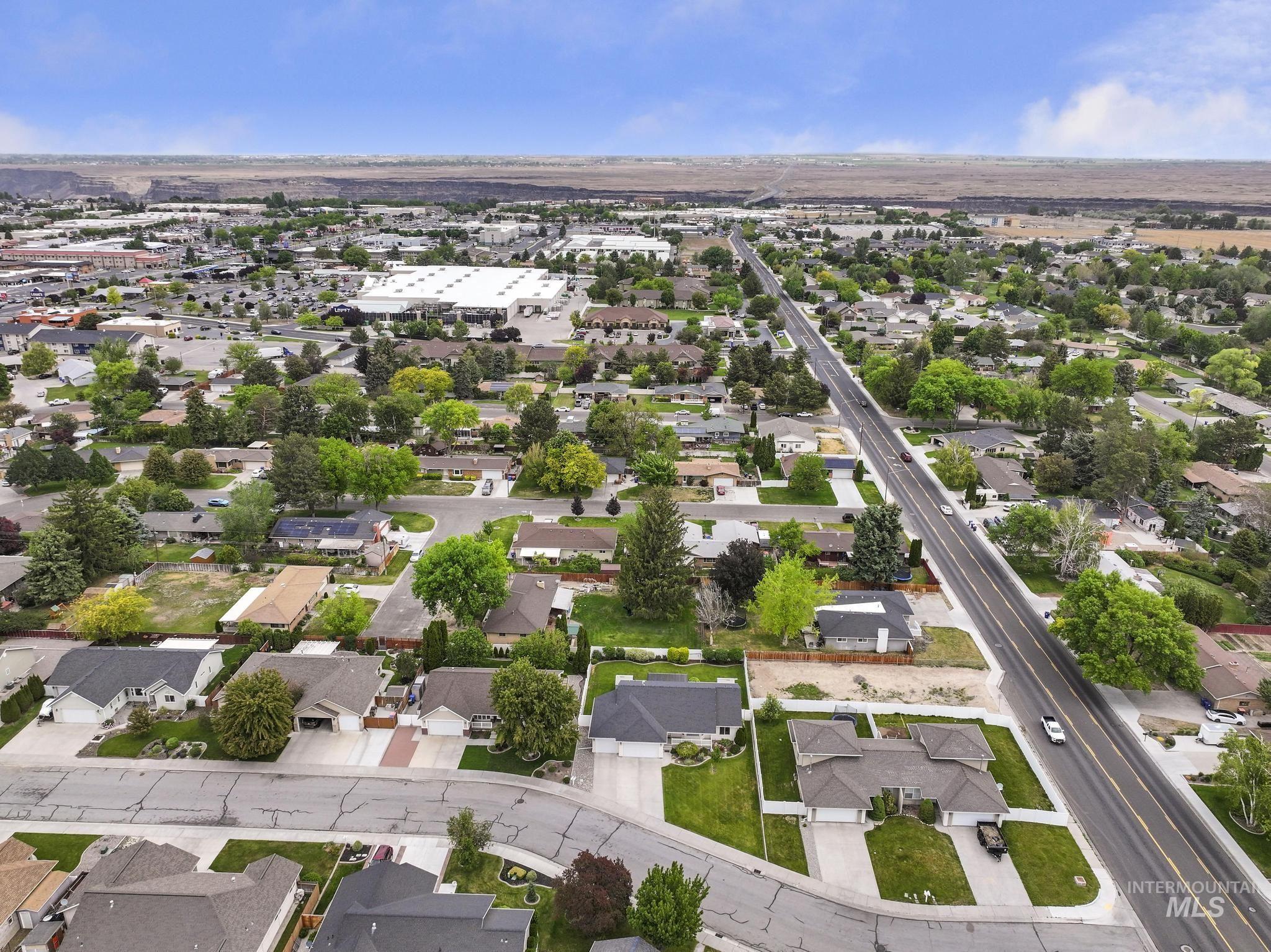 1433 Julie Ln., Twin Falls, Idaho 83301, 3 Bedrooms, 2 Bathrooms, Residential For Sale, Price $369,900, 98986374