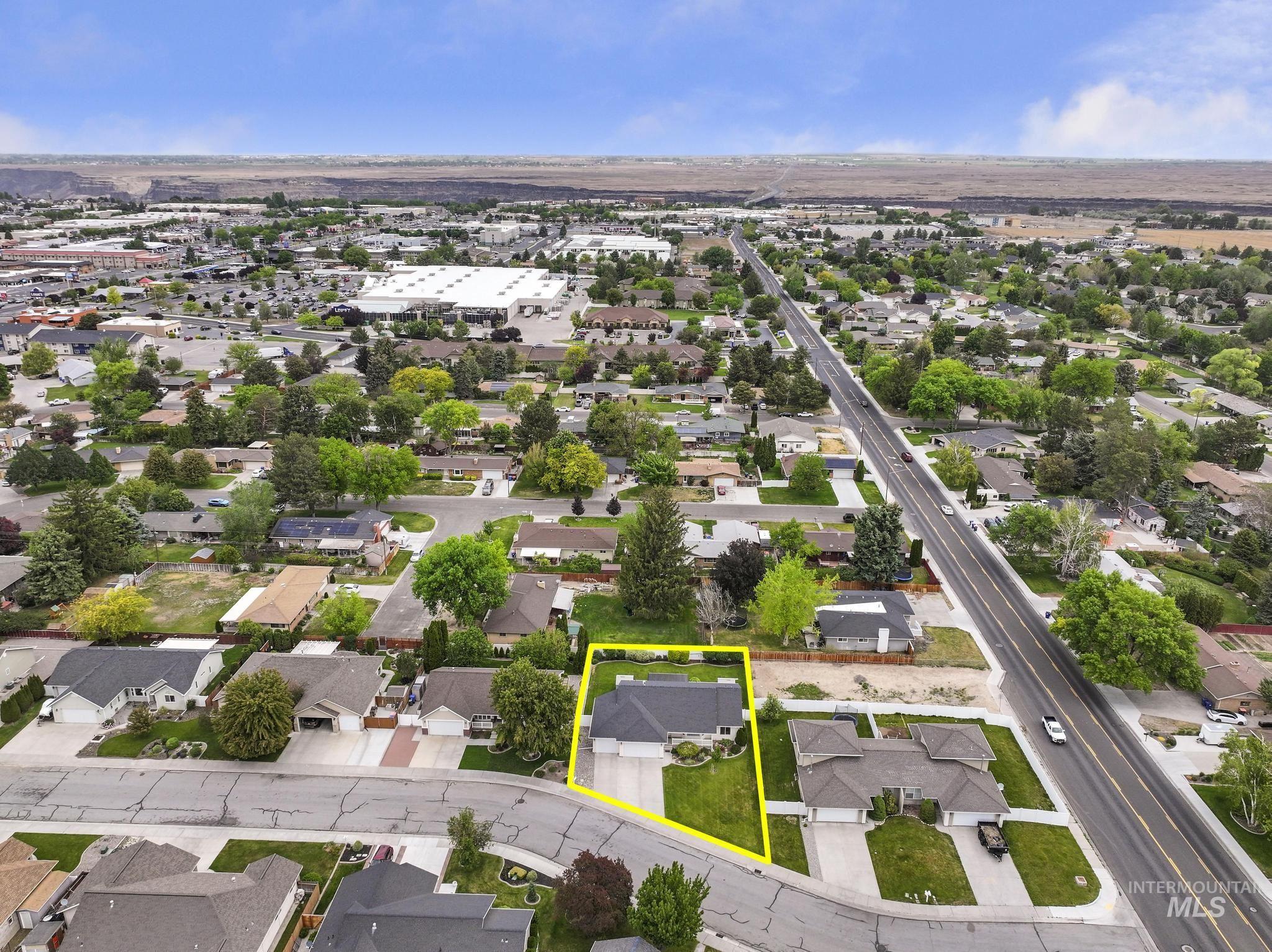 1433 Julie Ln., Twin Falls, Idaho 83301, 3 Bedrooms, 2 Bathrooms, Residential For Sale, Price $369,900, 98986374