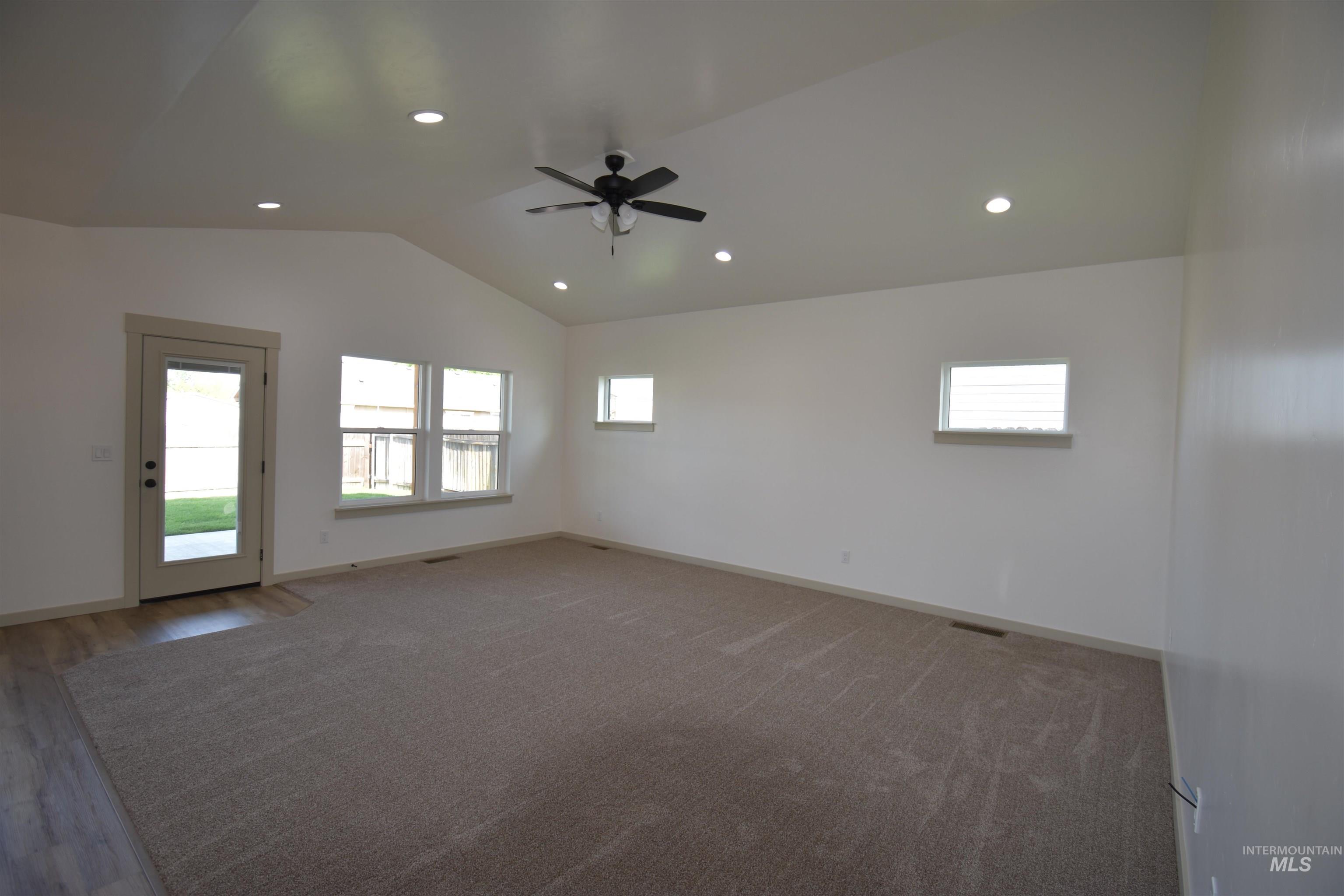 1075 W 10Th Street, Weiser, Idaho 83672, 3 Bedrooms, 2 Bathrooms, Residential For Sale, Price $390,000,MLS 98986376