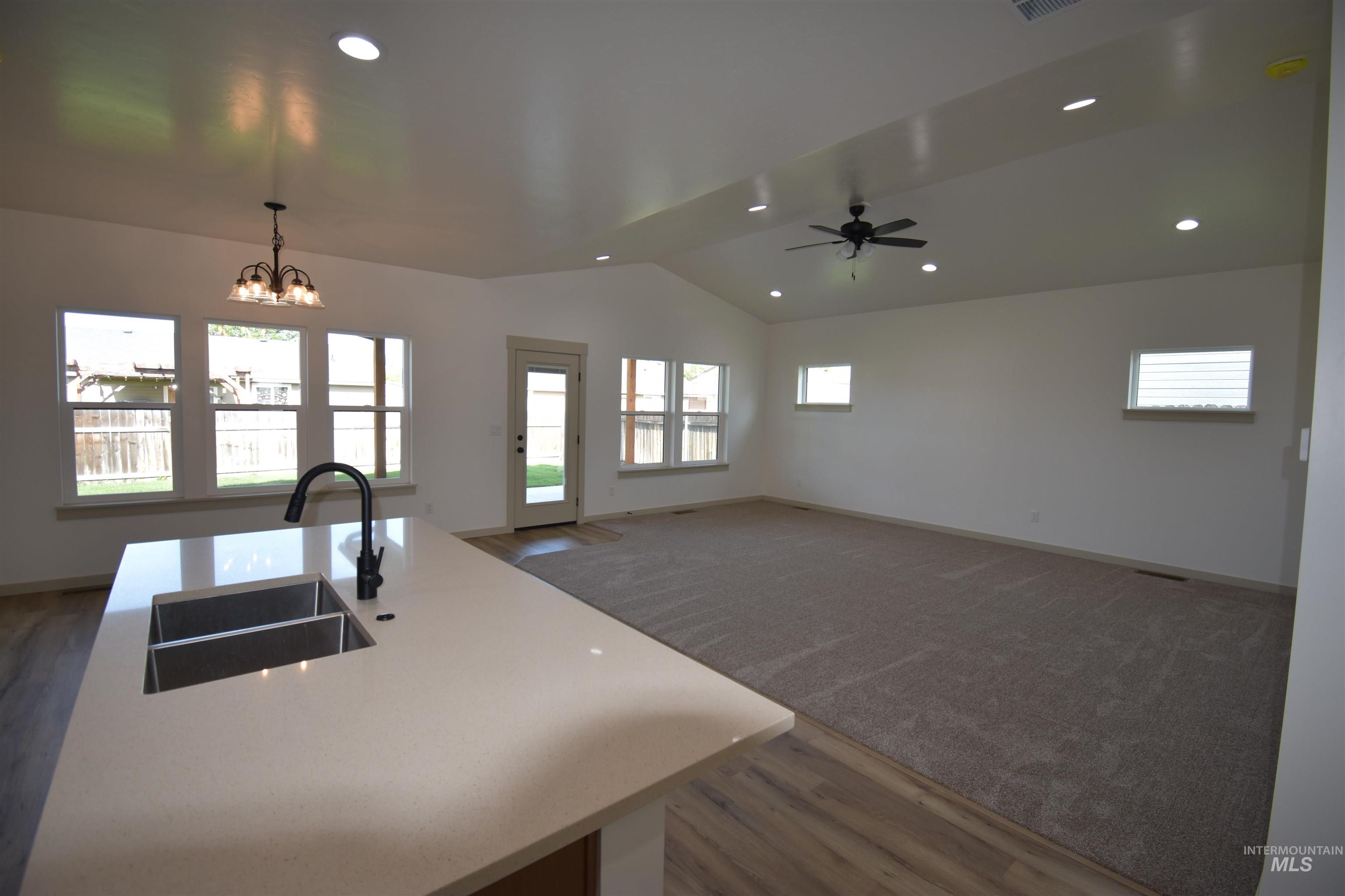 1075 W 10Th Street, Weiser, Idaho 83672, 3 Bedrooms, 2 Bathrooms, Residential For Sale, Price $390,000,MLS 98986376