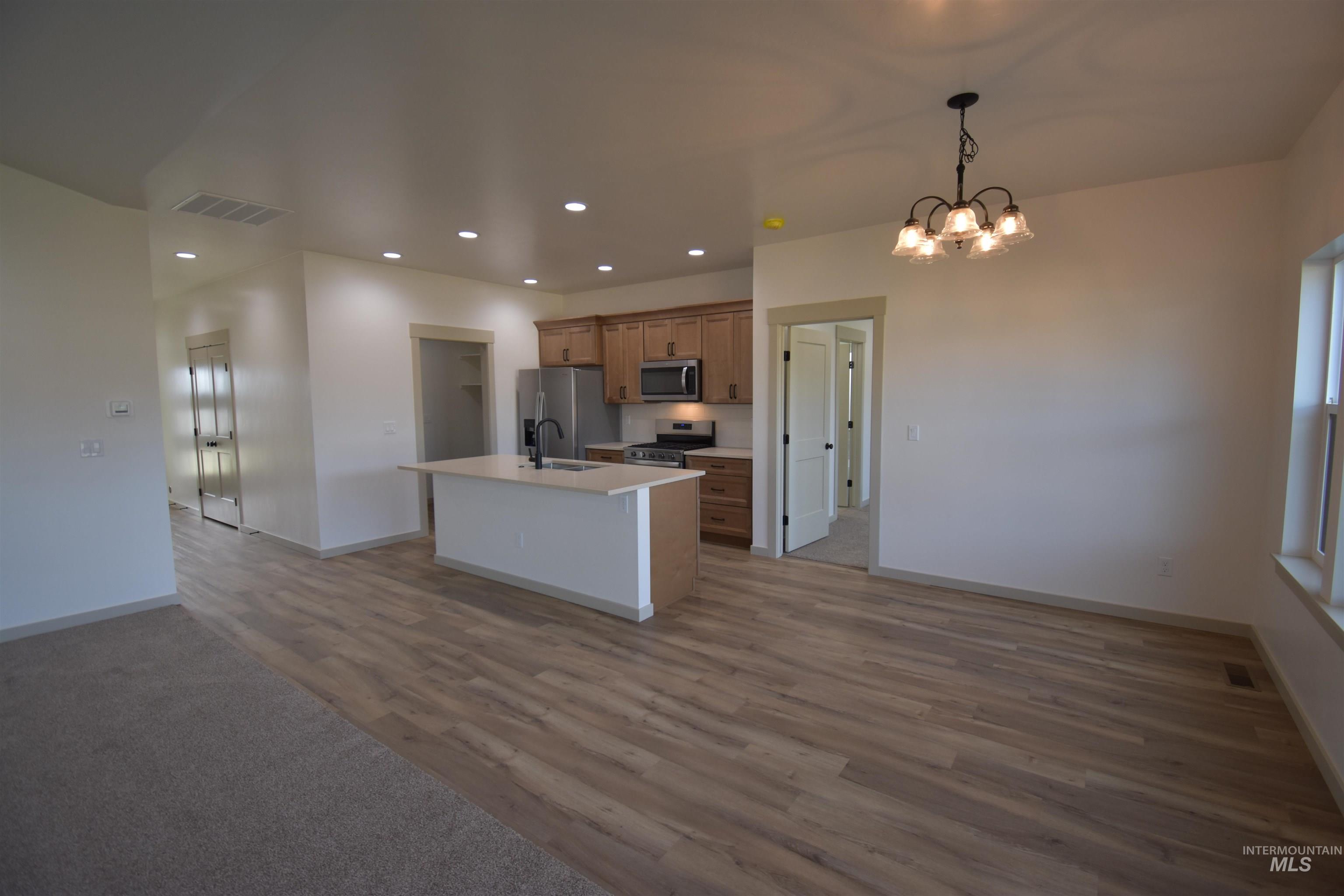 1075 W 10Th Street, Weiser, Idaho 83672, 3 Bedrooms, 2 Bathrooms, Residential For Sale, Price $390,000,MLS 98986376