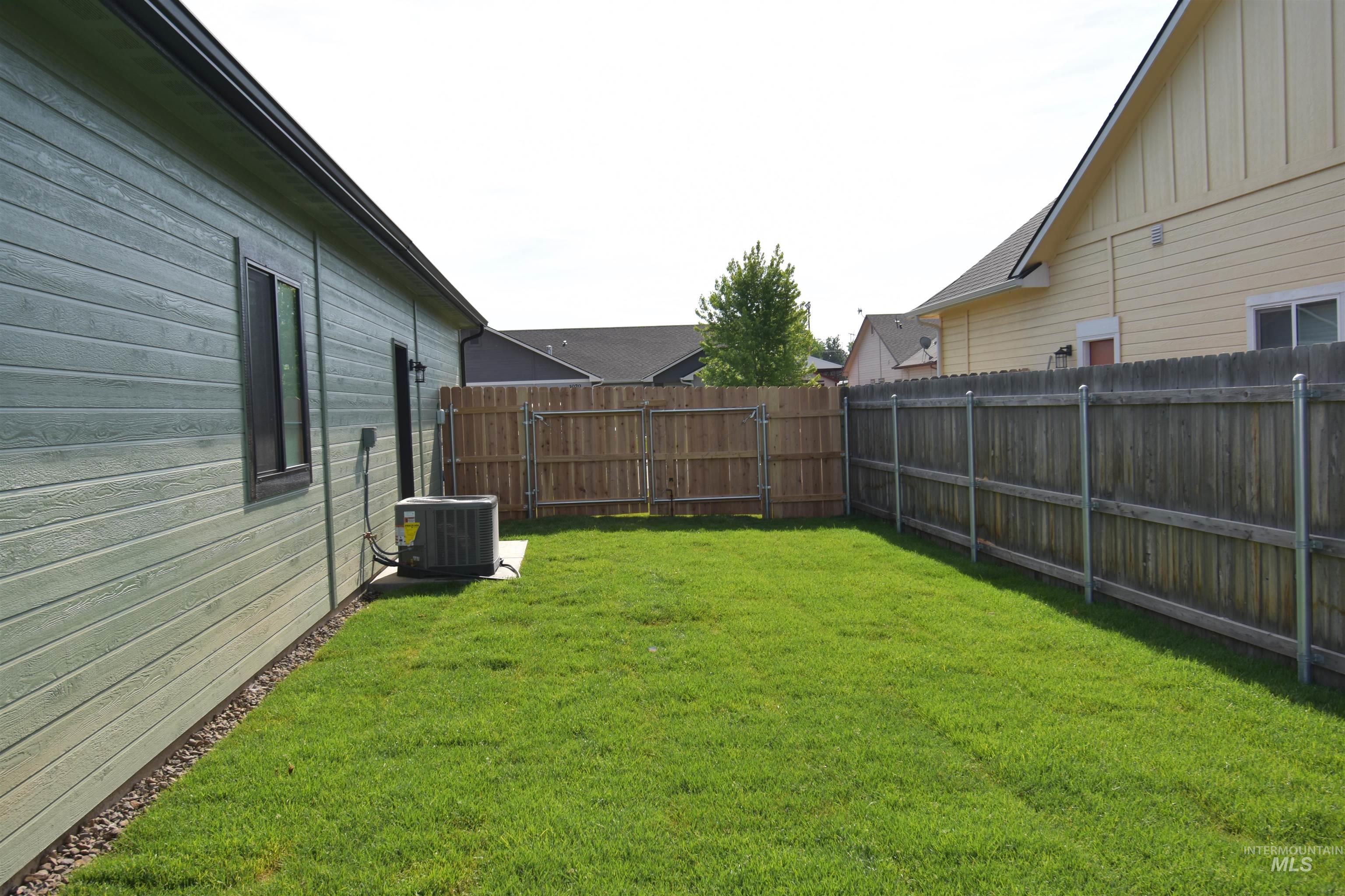 1075 W 10Th Street, Weiser, Idaho 83672, 3 Bedrooms, 2 Bathrooms, Residential For Sale, Price $390,000,MLS 98986376