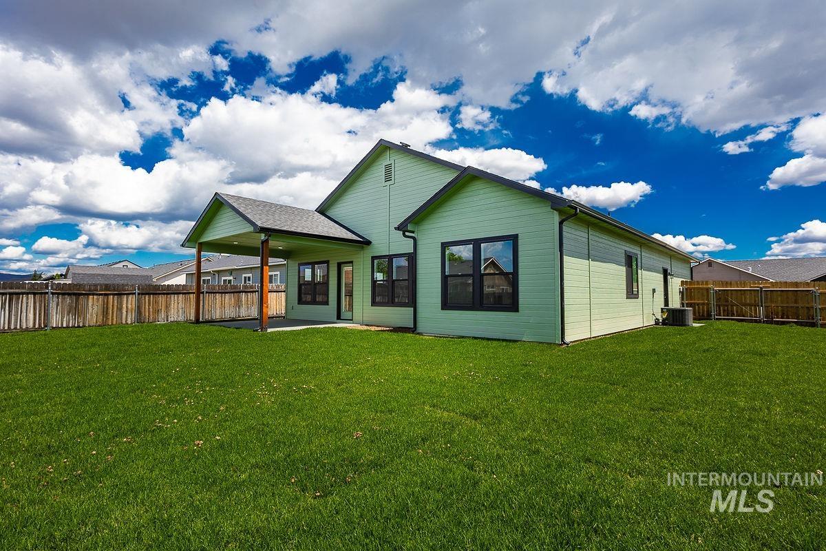 1075 W 10Th Street, Weiser, Idaho 83672, 3 Bedrooms, 2 Bathrooms, Residential For Sale, Price $379,900, 98986376