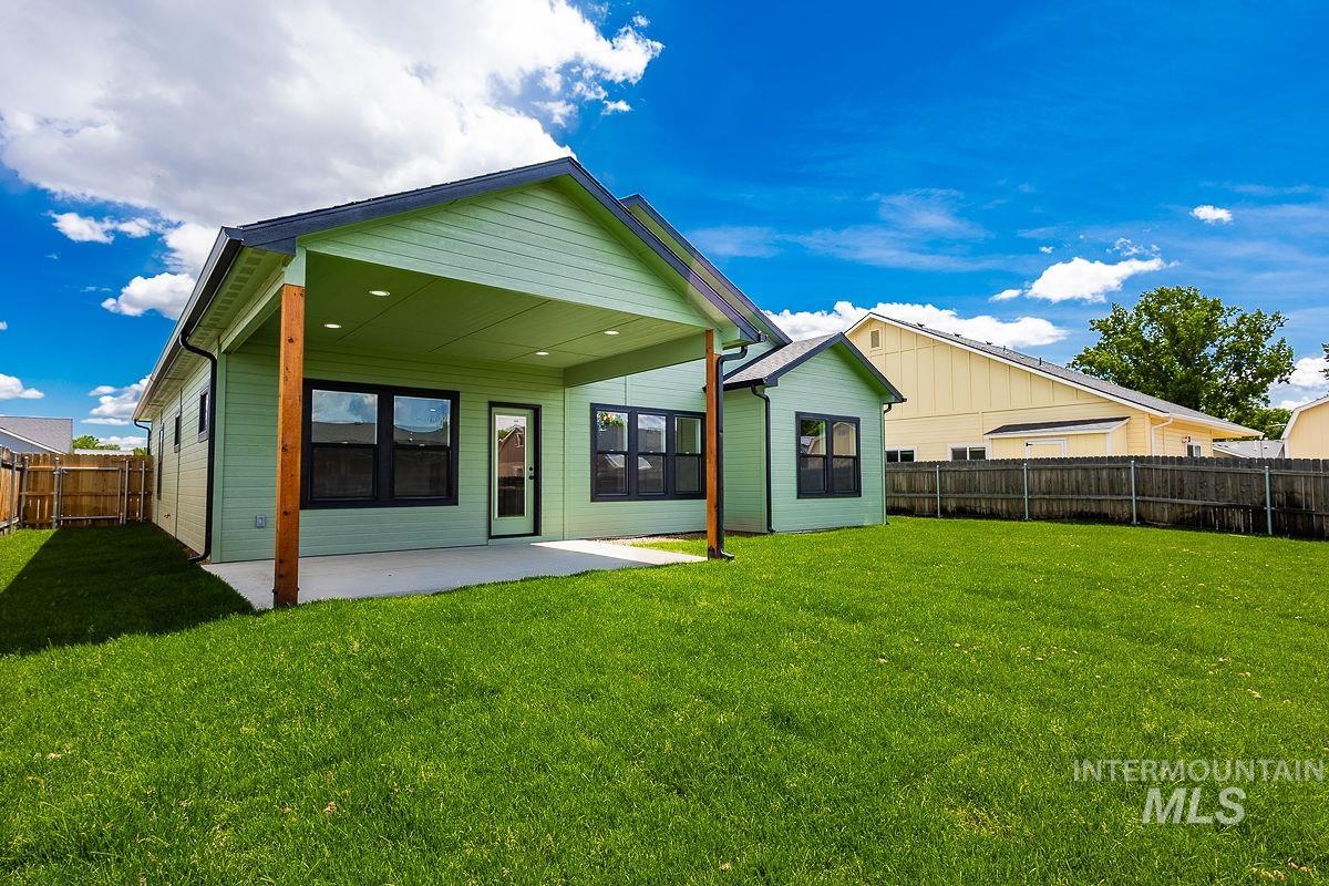 1075 W 10Th Street, Weiser, Idaho 83672, 3 Bedrooms, 2 Bathrooms, Residential For Sale, Price $379,900, 98986376