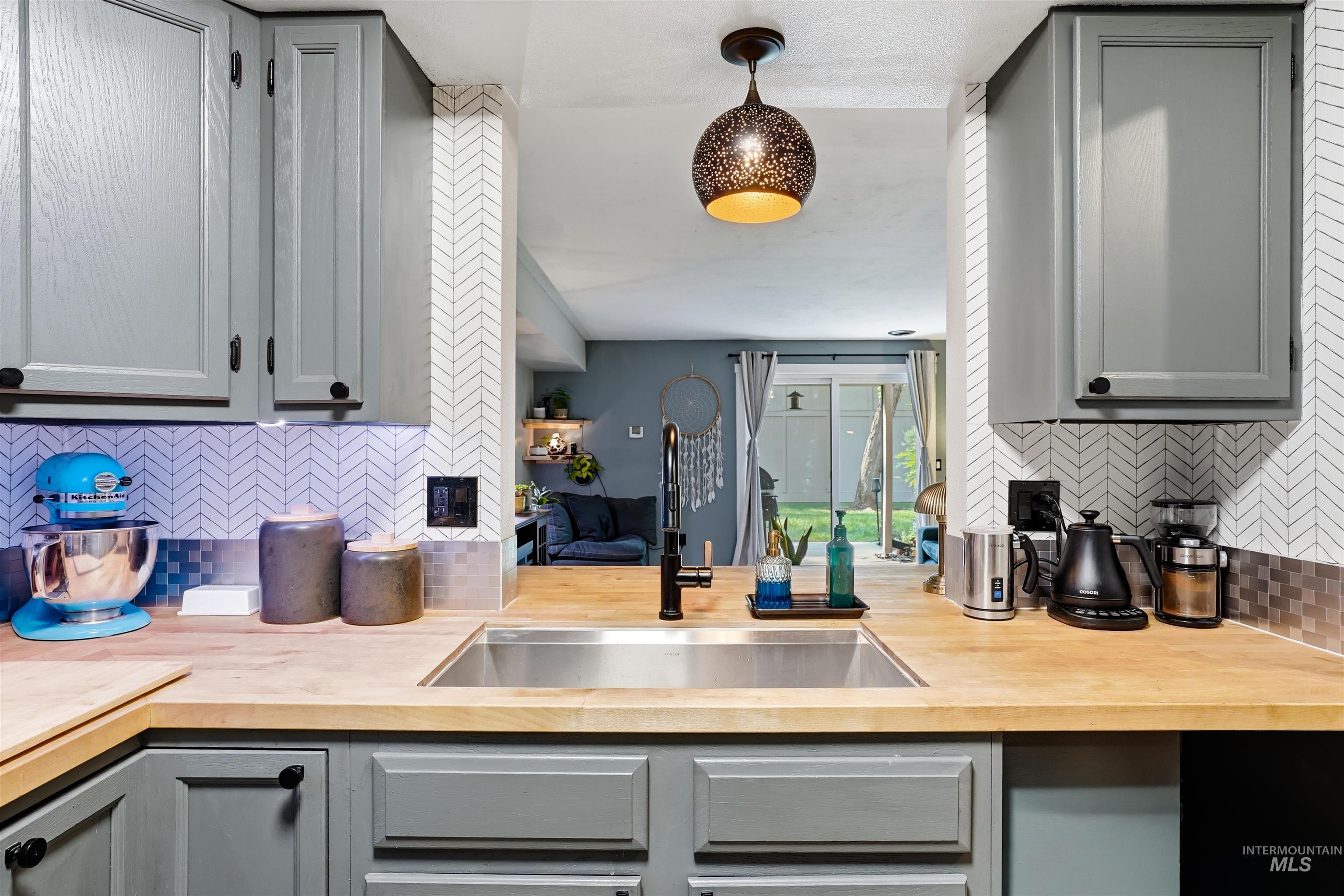 348 N EAGLE GLEN, Eagle, Idaho 83616, 2 Bedrooms, 1.5 Bathrooms, Residential For Sale, Price $318,000, 98986379