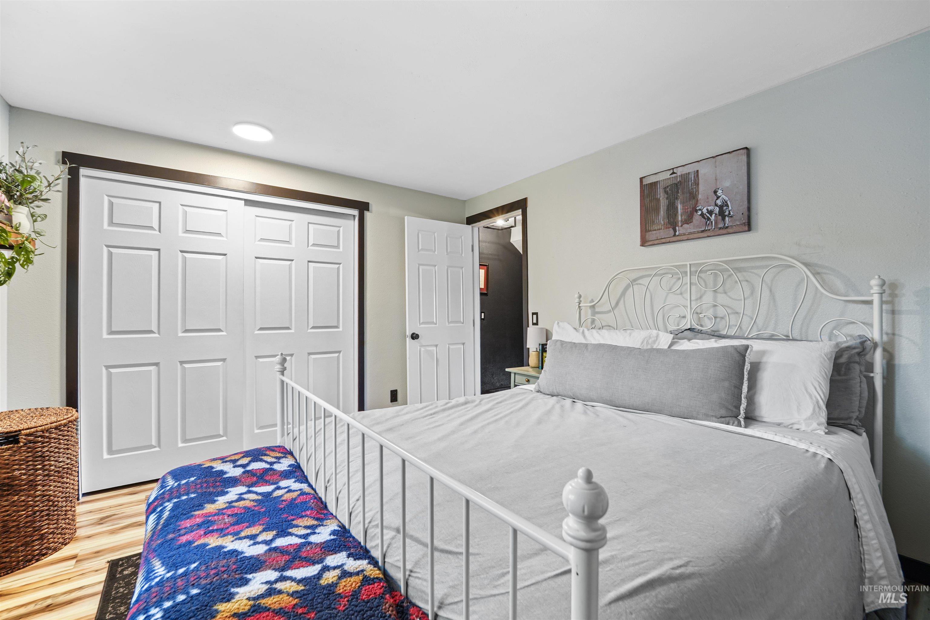 348 N EAGLE GLEN, Eagle, Idaho 83616-0000, 2 Bedrooms, 1.5 Bathrooms, Residential For Sale, Price $320,000, 98986379