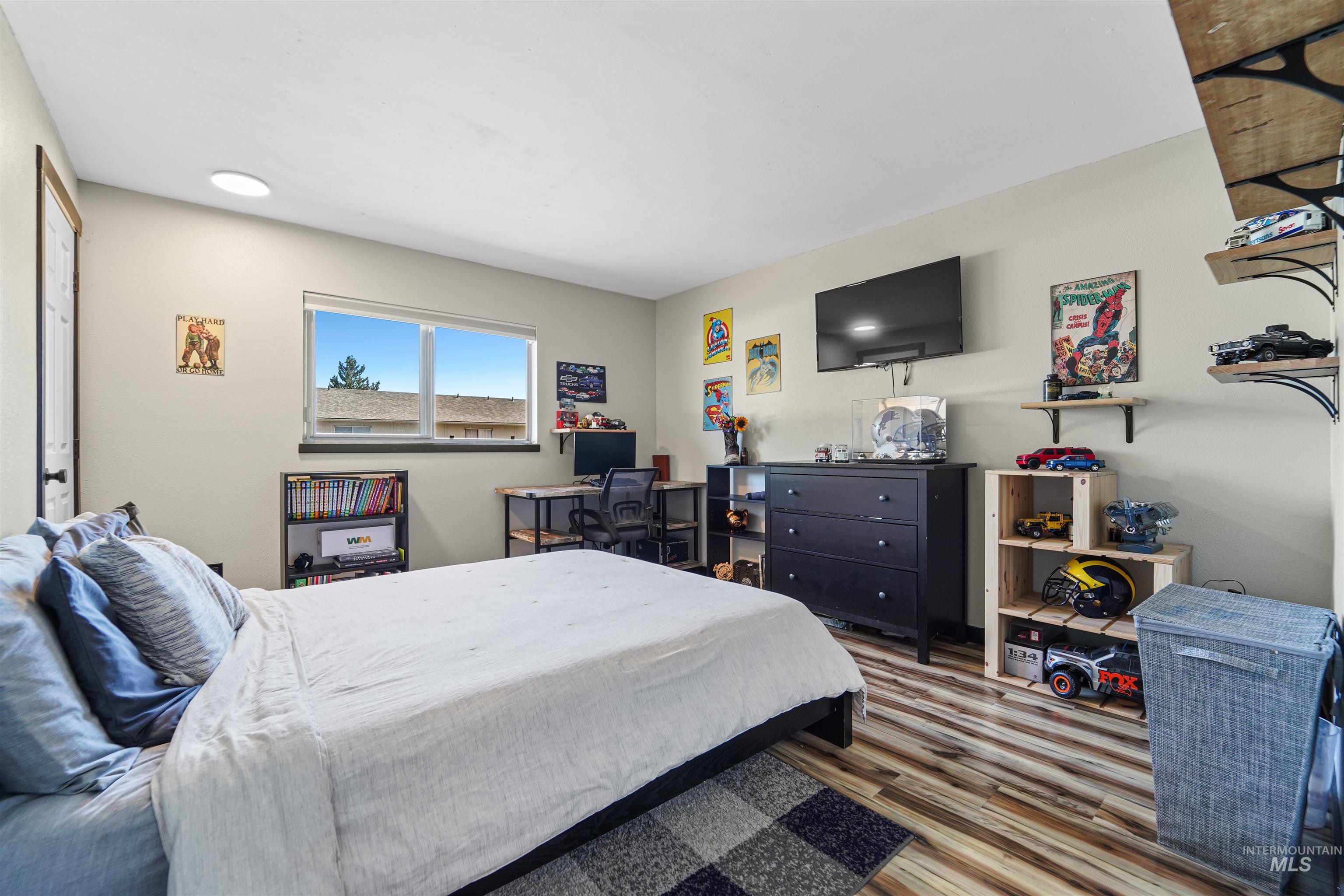 348 N EAGLE GLEN, Eagle, Idaho 83616-0000, 2 Bedrooms, 1.5 Bathrooms, Residential For Sale, Price $320,000, 98986379
