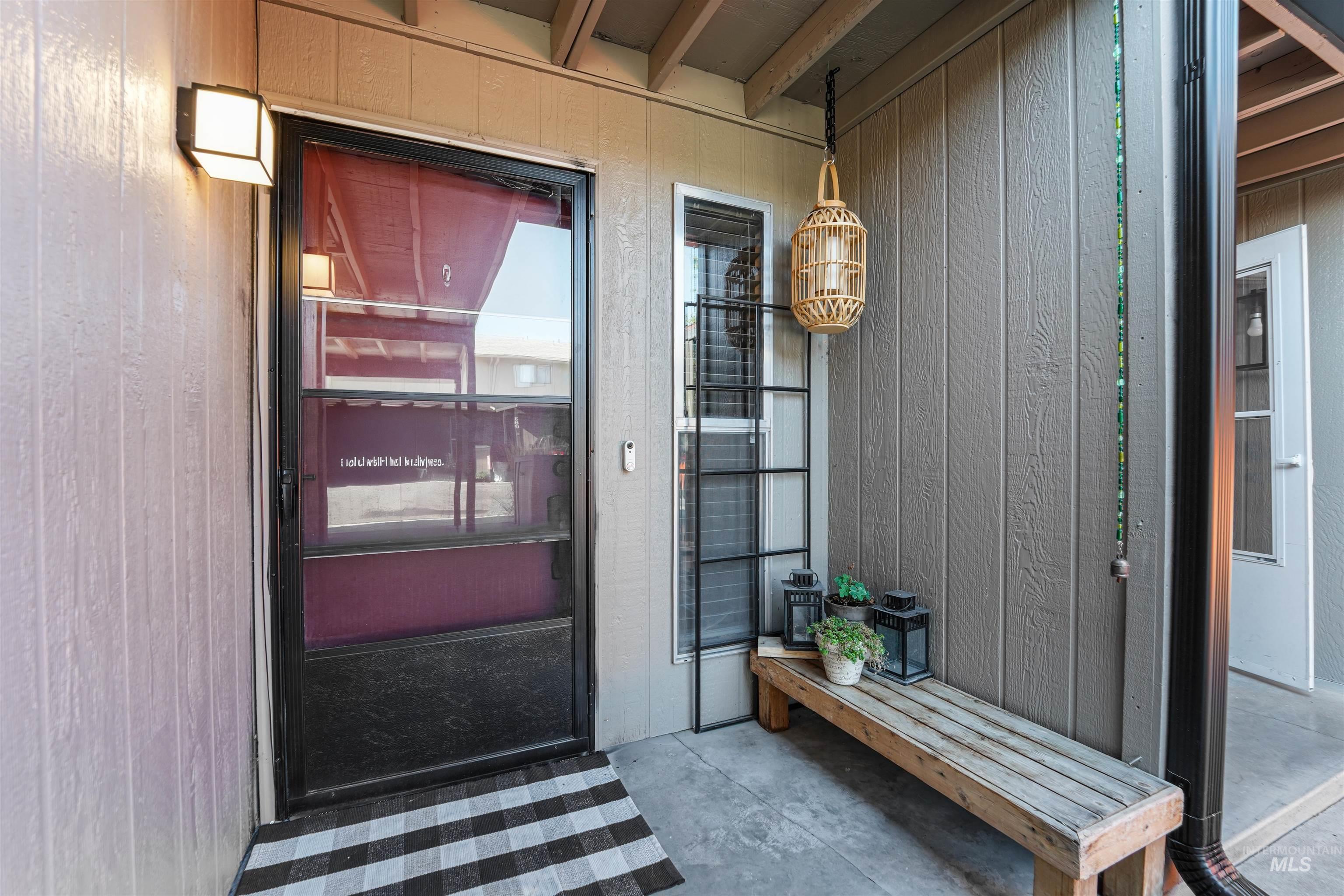 348 N EAGLE GLEN, Eagle, Idaho 83616, 2 Bedrooms, 1.5 Bathrooms, Residential For Sale, Price $318,000, 98986379