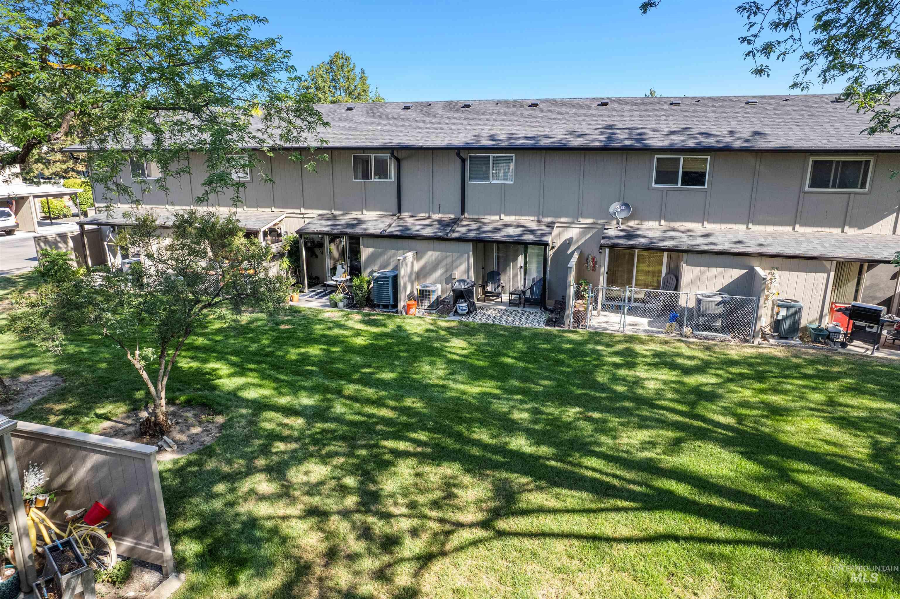 348 N EAGLE GLEN, Eagle, Idaho 83616-0000, 2 Bedrooms, 1.5 Bathrooms, Residential For Sale, Price $320,000, 98986379