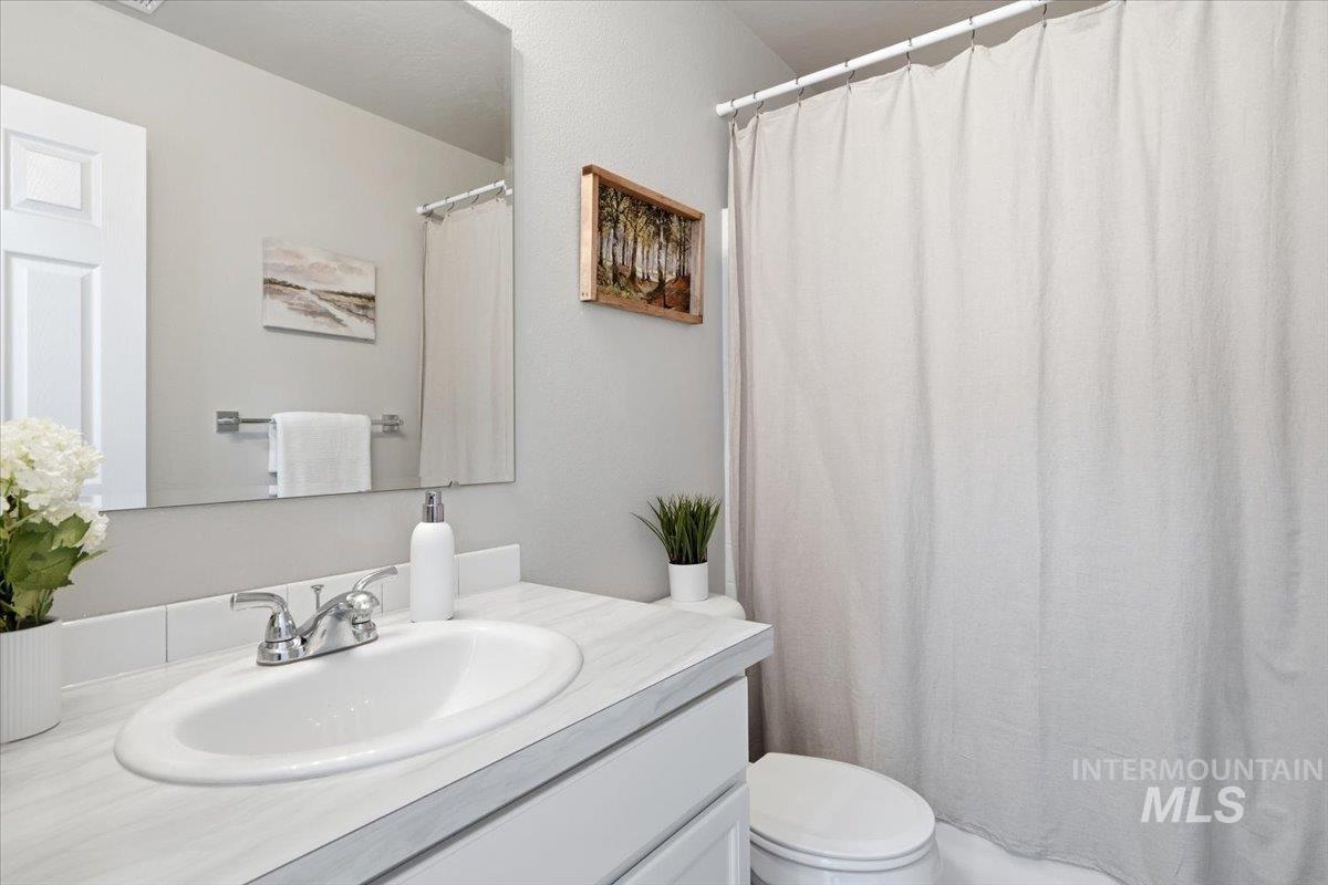 19631 Nanticoke Ave, Caldwell, Idaho 83605, 3 Bedrooms, 2 Bathrooms, Residential For Sale, Price $389,000,MLS 98986380
