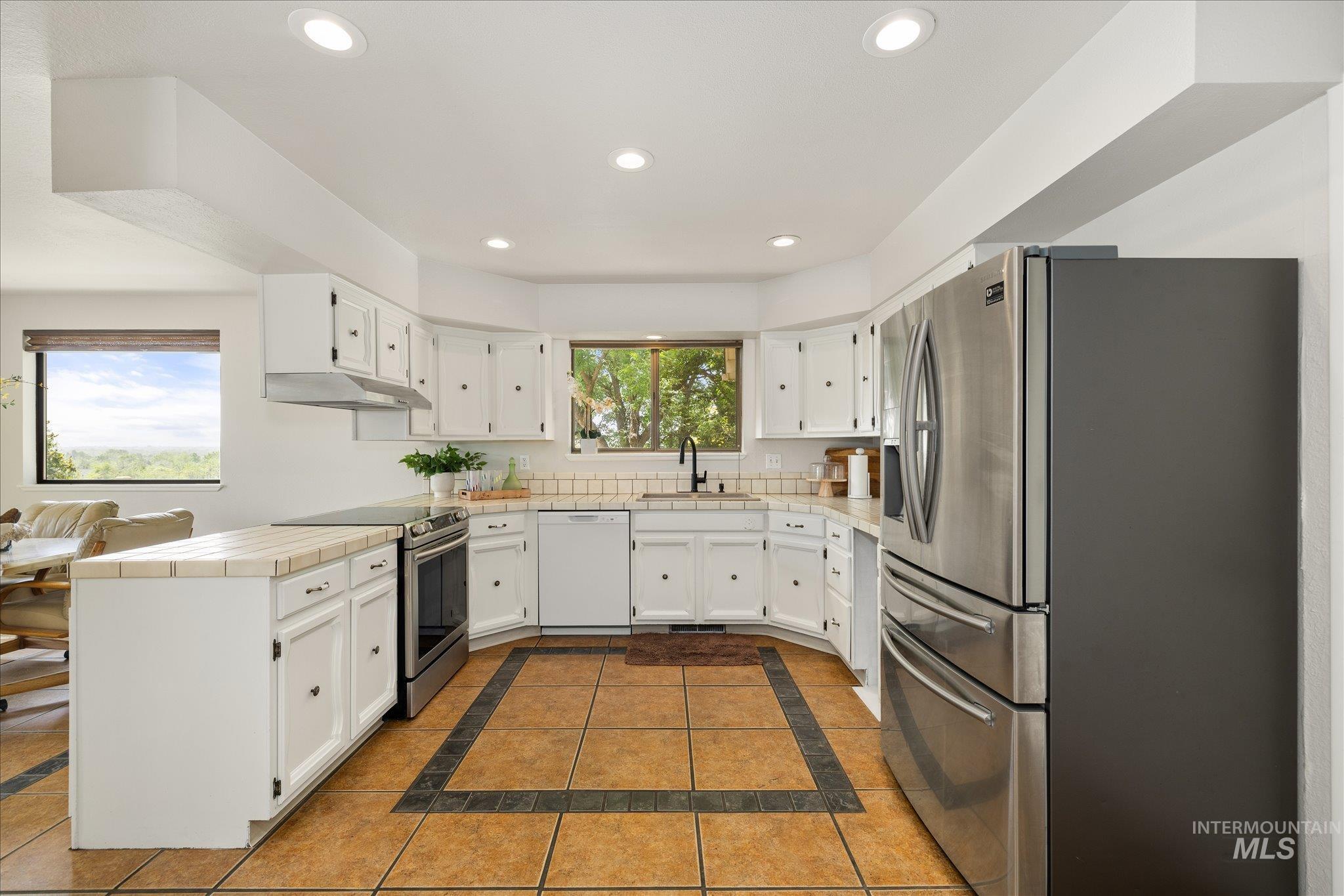 6070 W Hill Rd., Boise, Idaho 83703, 3 Bedrooms, 2 Bathrooms, Residential For Sale, Price $899,000, 98986382