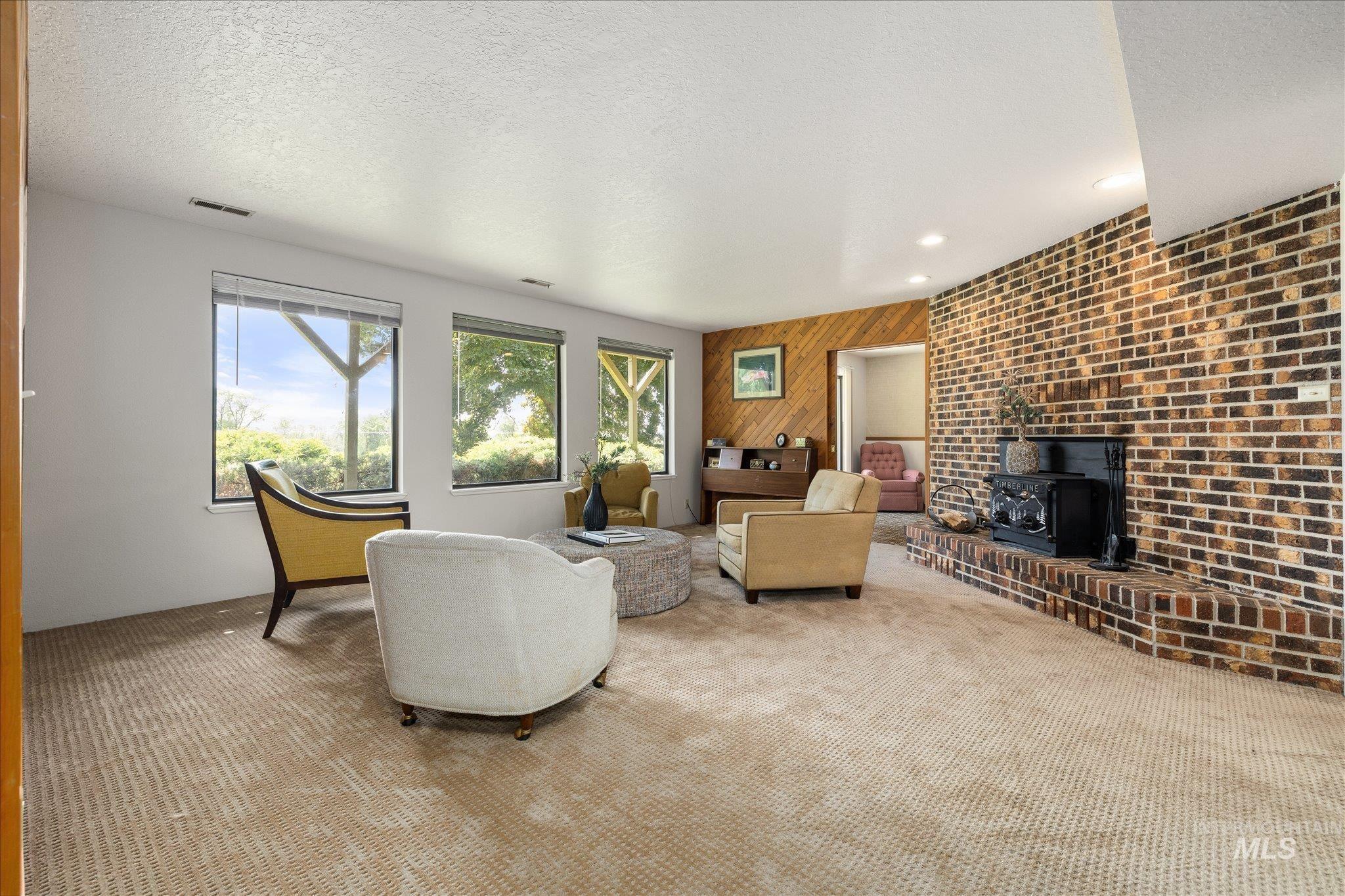 6070 W Hill Rd., Boise, Idaho 83703, 3 Bedrooms, 2 Bathrooms, Residential For Sale, Price $899,000, 98986382