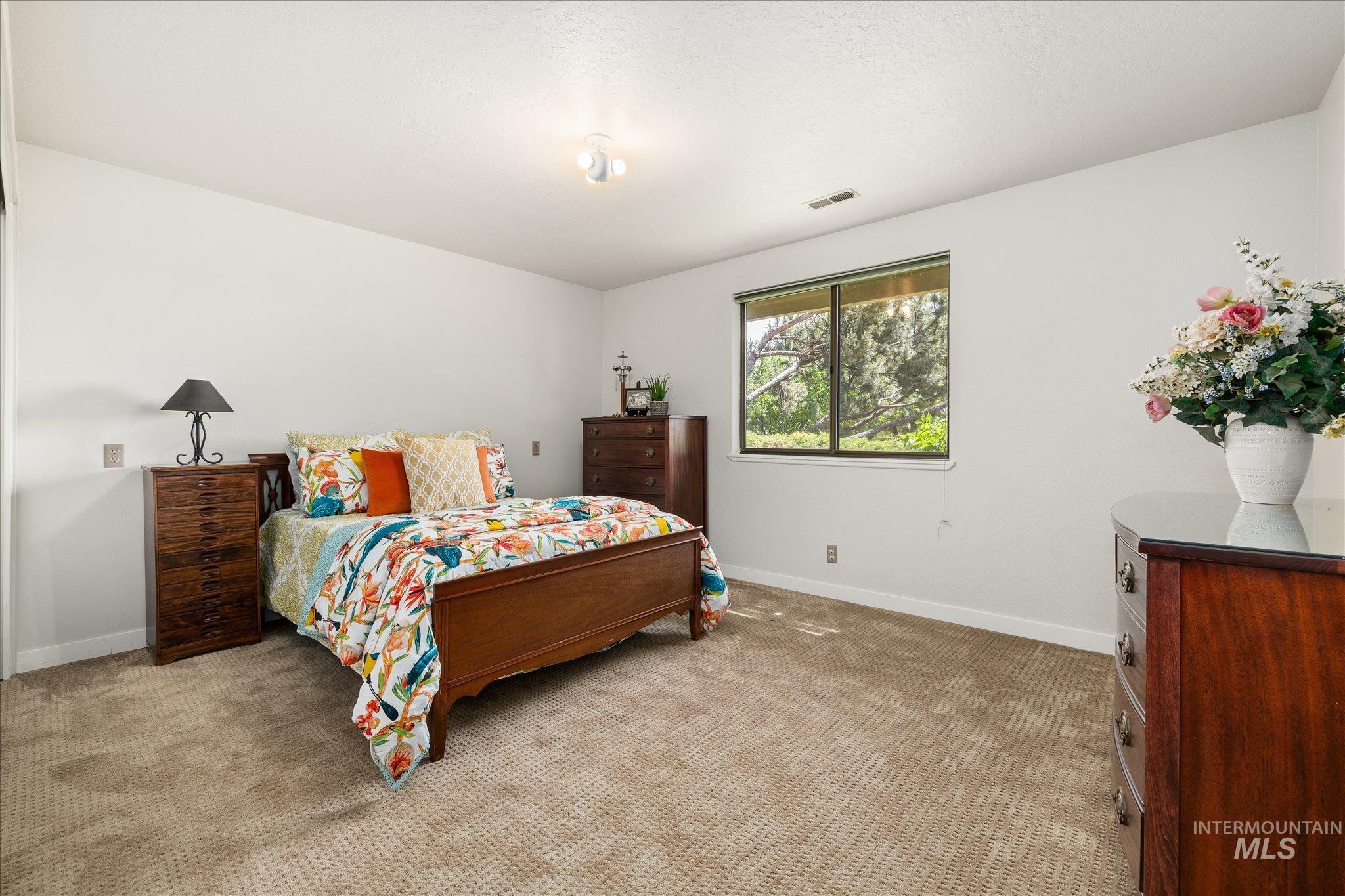 6070 W Hill Rd., Boise, Idaho 83703, 3 Bedrooms, 2 Bathrooms, Residential For Sale, Price $899,000, 98986382