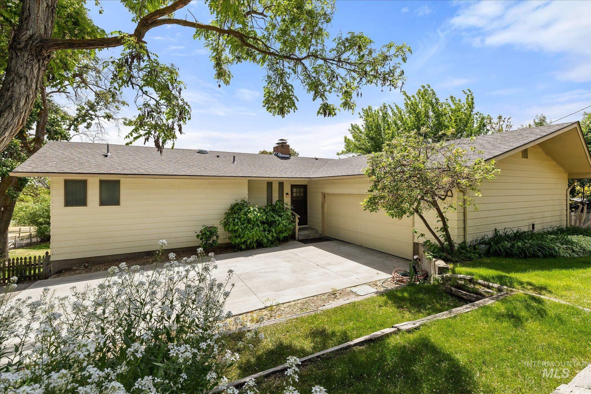 6070 W Hill Rd., Boise, Idaho 83703, 3 Bedrooms, 2 Bathrooms, Residential For Sale, Price $899,000, 98986382