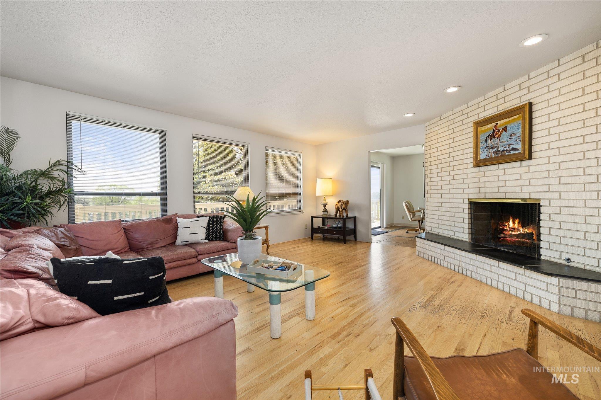 6070 W Hill Rd., Boise, Idaho 83703, 3 Bedrooms, 2 Bathrooms, Residential For Sale, Price $899,000, 98986382