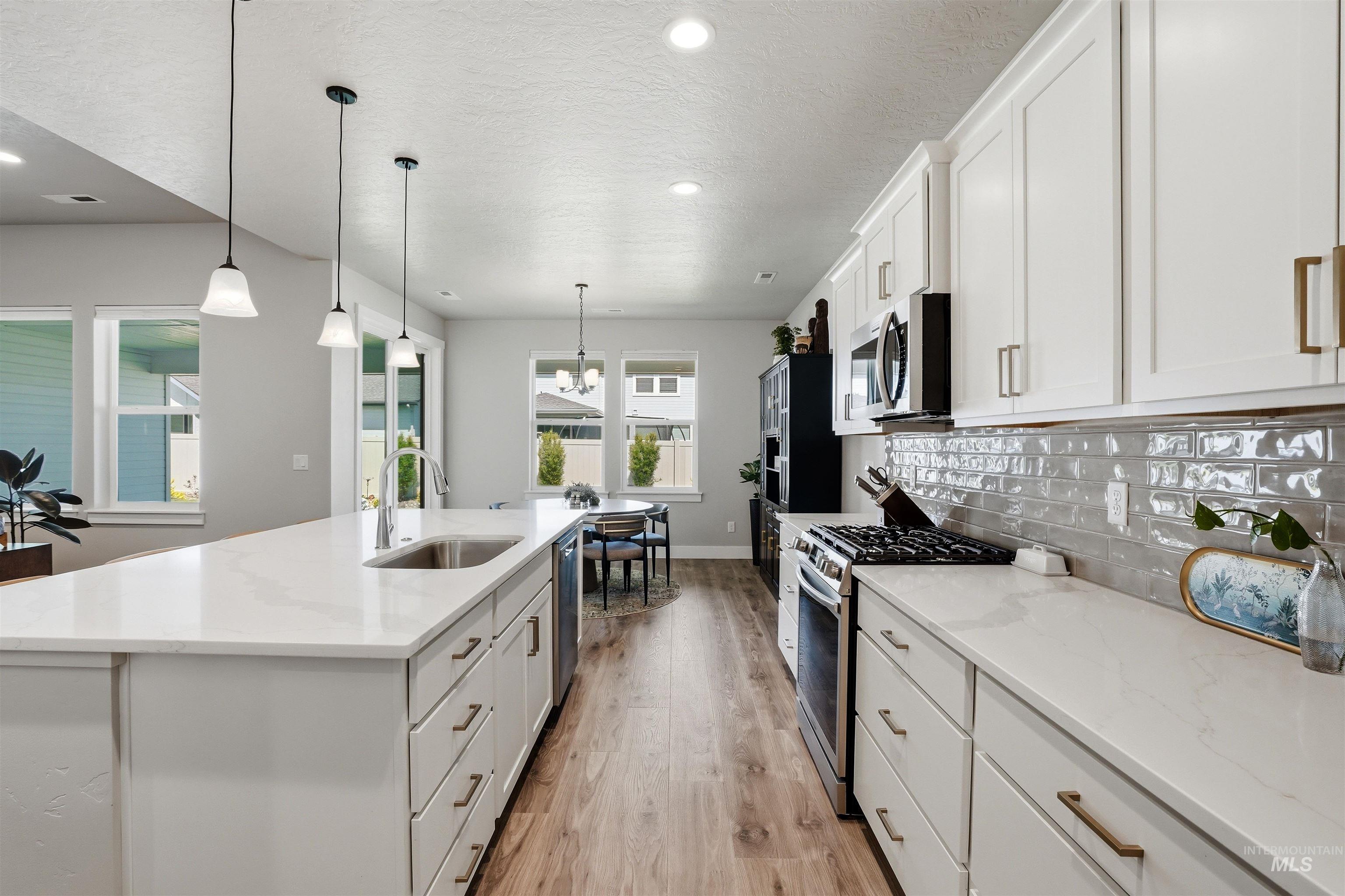 6174 W Parachute Dr, Meridian, Idaho 83646, 3 Bedrooms, 2.5 Bathrooms, Residential For Sale, Price $650,000,MLS 98986385