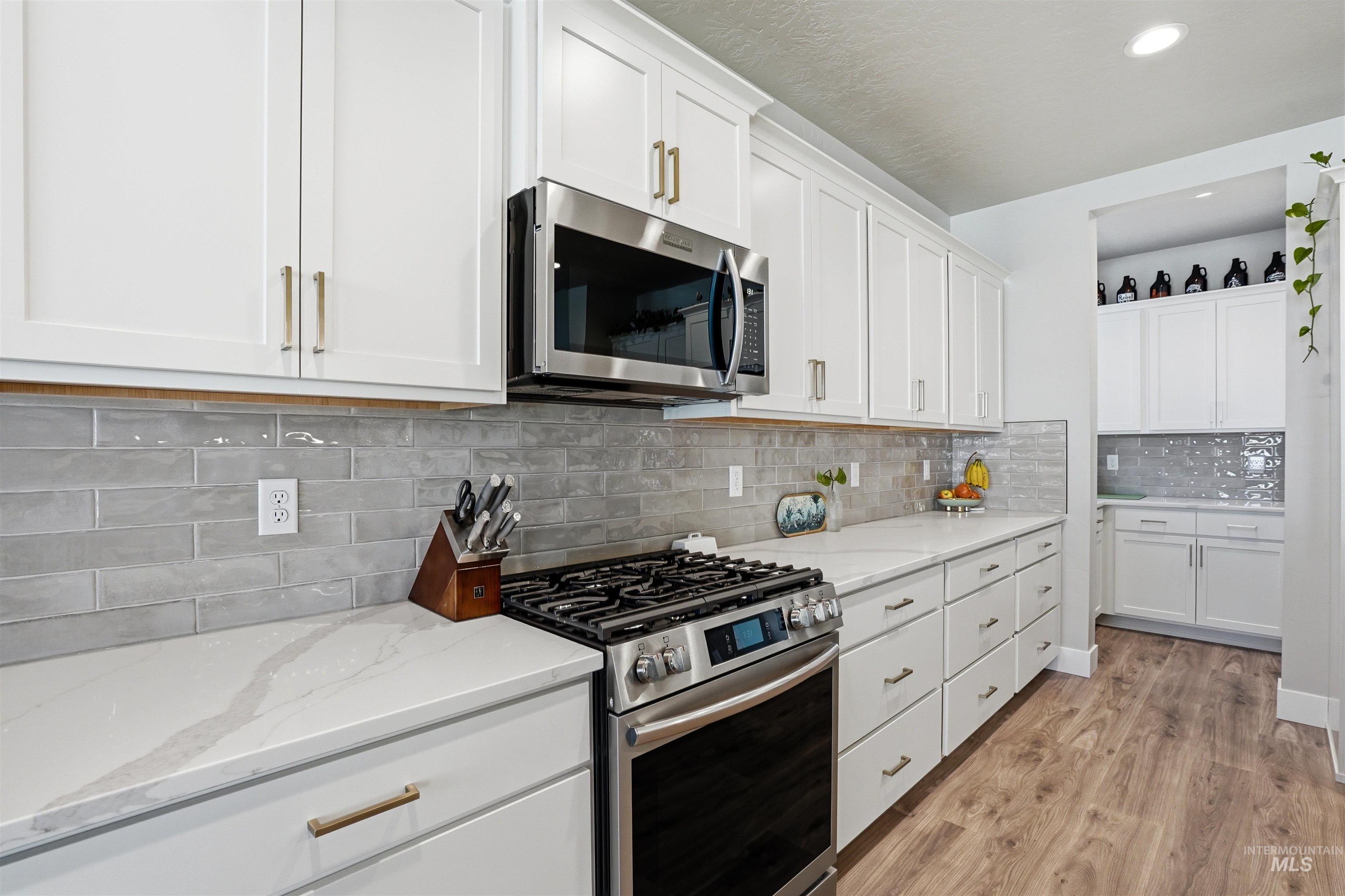 6174 W Parachute Dr, Meridian, Idaho 83646, 3 Bedrooms, 2.5 Bathrooms, Residential For Sale, Price $650,000,MLS 98986385