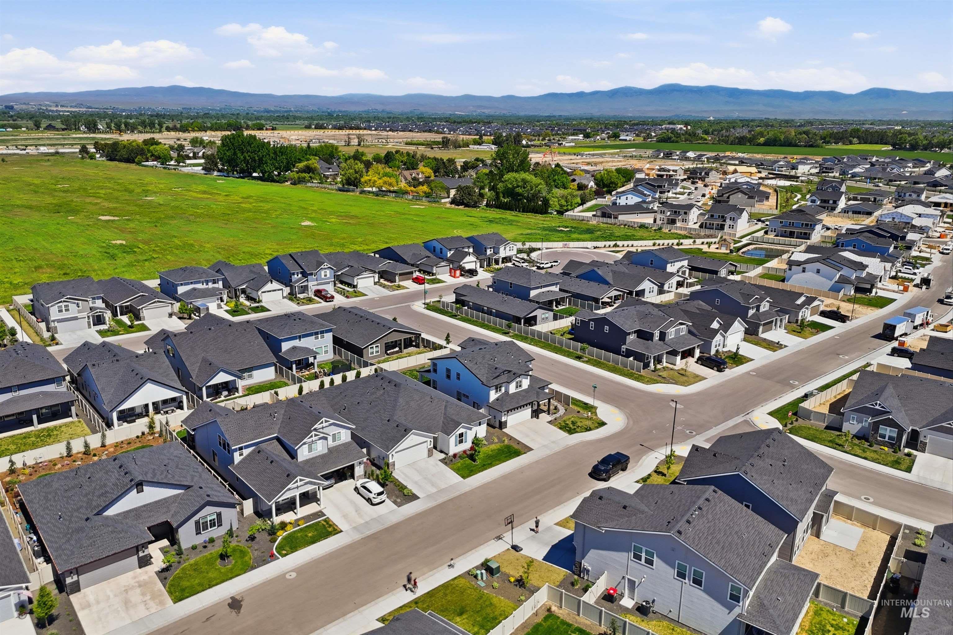 6174 W Parachute Dr, Meridian, Idaho 83646, 3 Bedrooms, 2.5 Bathrooms, Residential For Sale, Price $650,000,MLS 98986385