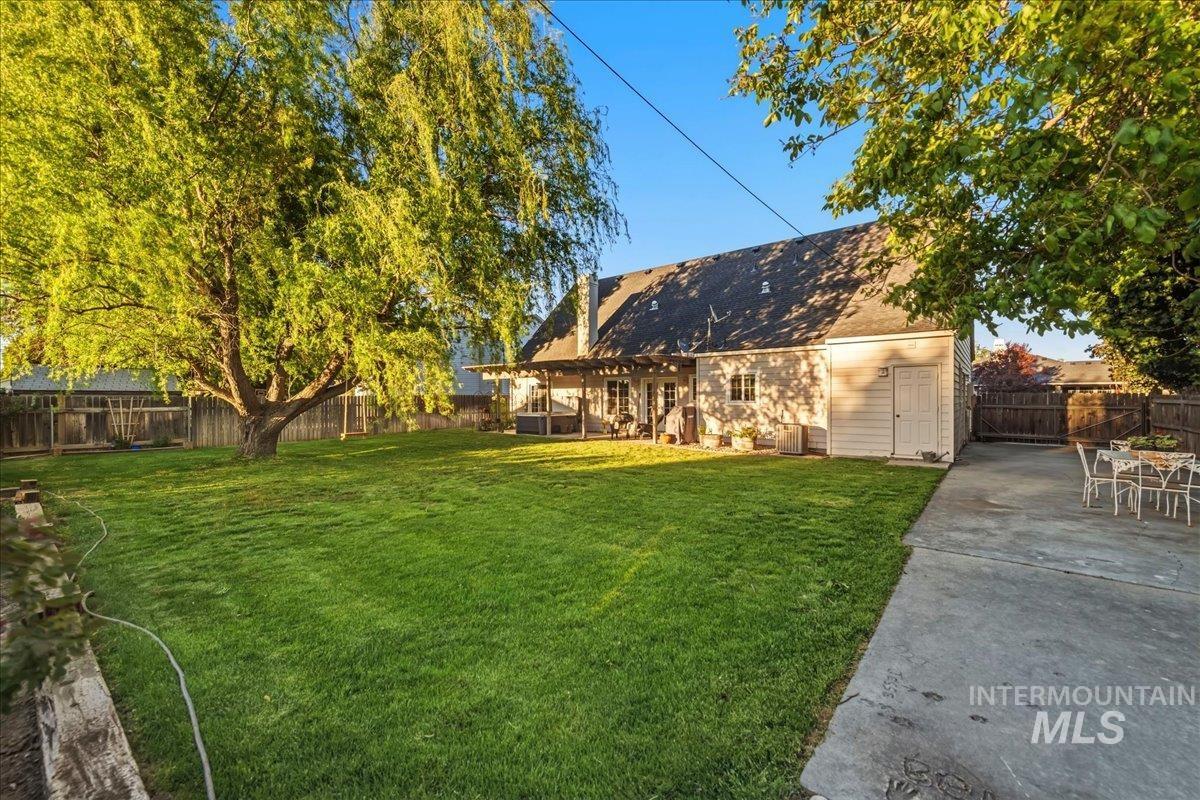 209 Crimson Circle W, Fruitland, Idaho 83619, 4 Bedrooms, 3 Bathrooms, Residential For Sale, Price $479,900, 98986386