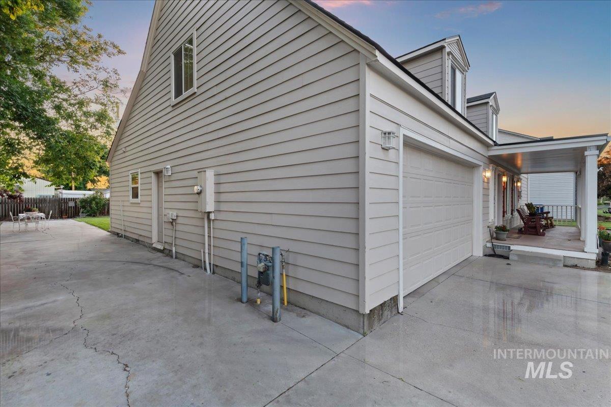 209 Crimson Circle W, Fruitland, Idaho 83619, 4 Bedrooms, 3 Bathrooms, Residential For Sale, Price $479,900, 98986386
