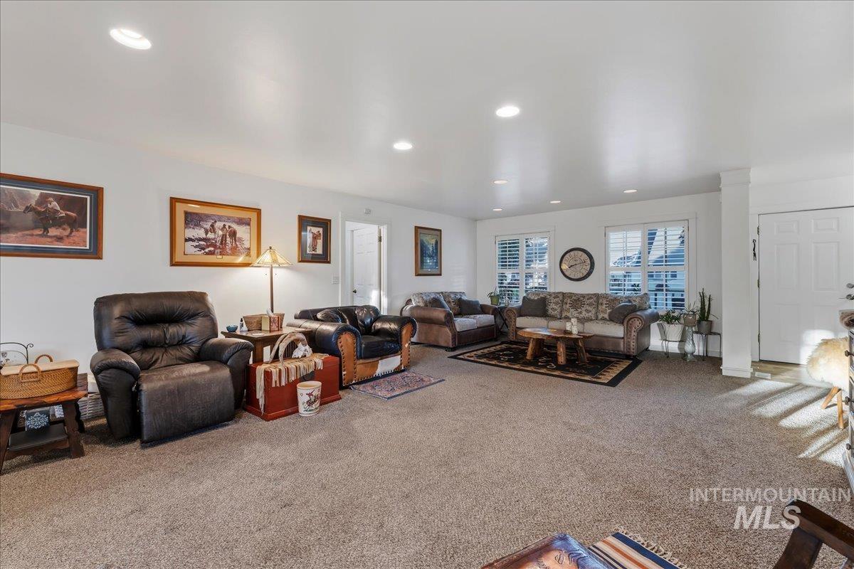 209 Crimson Circle W, Fruitland, Idaho 83619, 4 Bedrooms, 3 Bathrooms, Residential For Sale, Price $479,900, 98986386