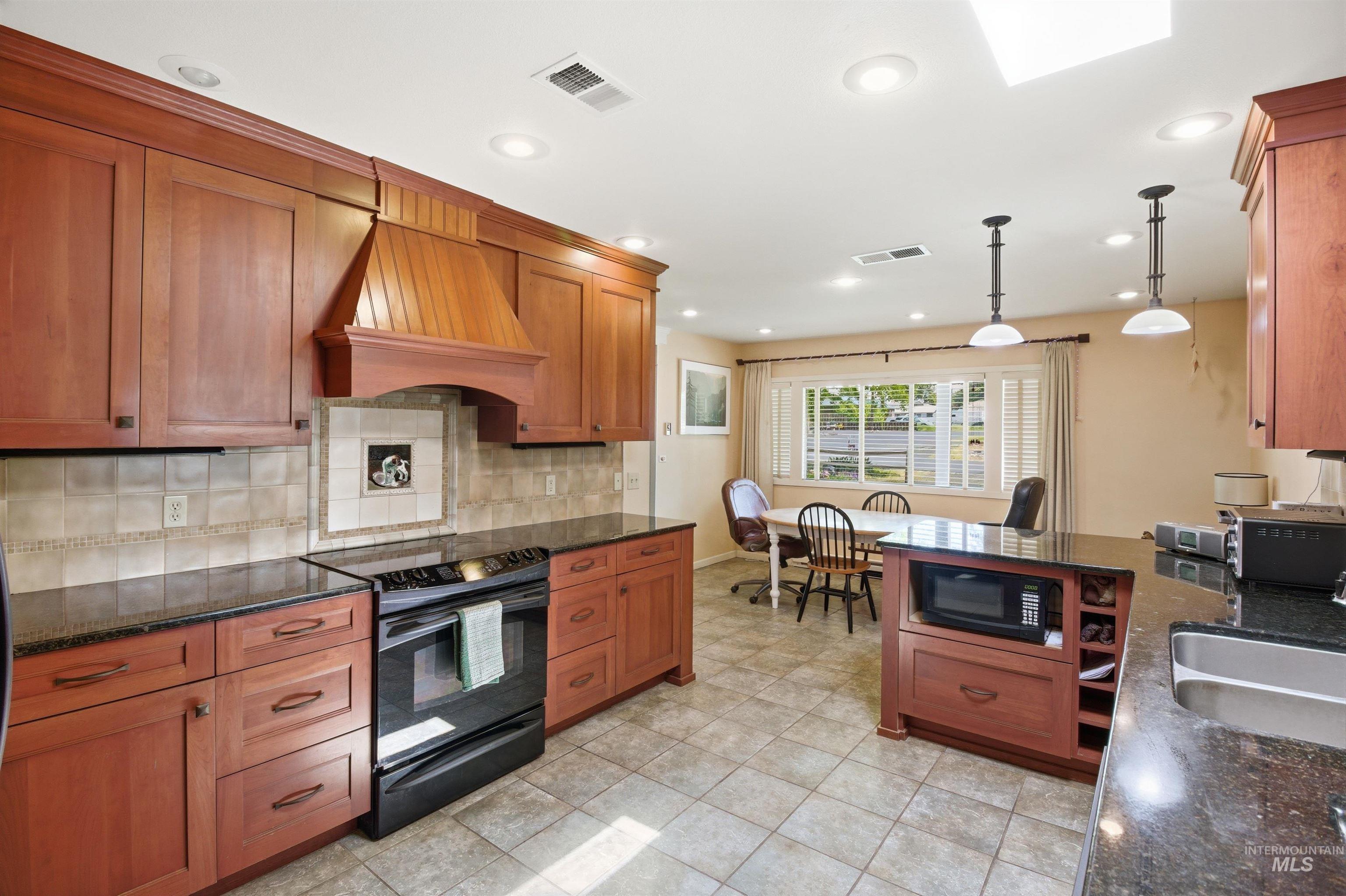 3602 11th Street, Lewiston, Idaho 83501, 3 Bedrooms, 2 Bathrooms, Residential For Sale, Price $629,000, 98986387