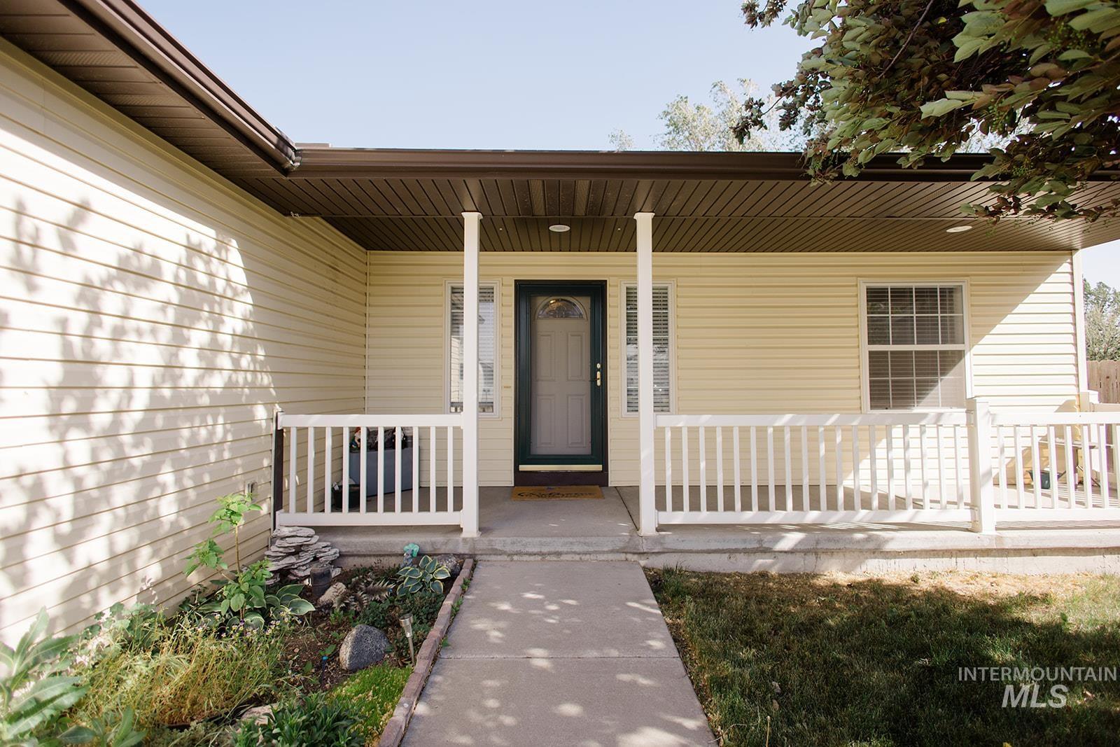 1089 NW Amanda Rae, Mountain Home, Idaho 83647, 3 Bedrooms, 2 Bathrooms, Residential For Sale, Price $385,000, 98986390