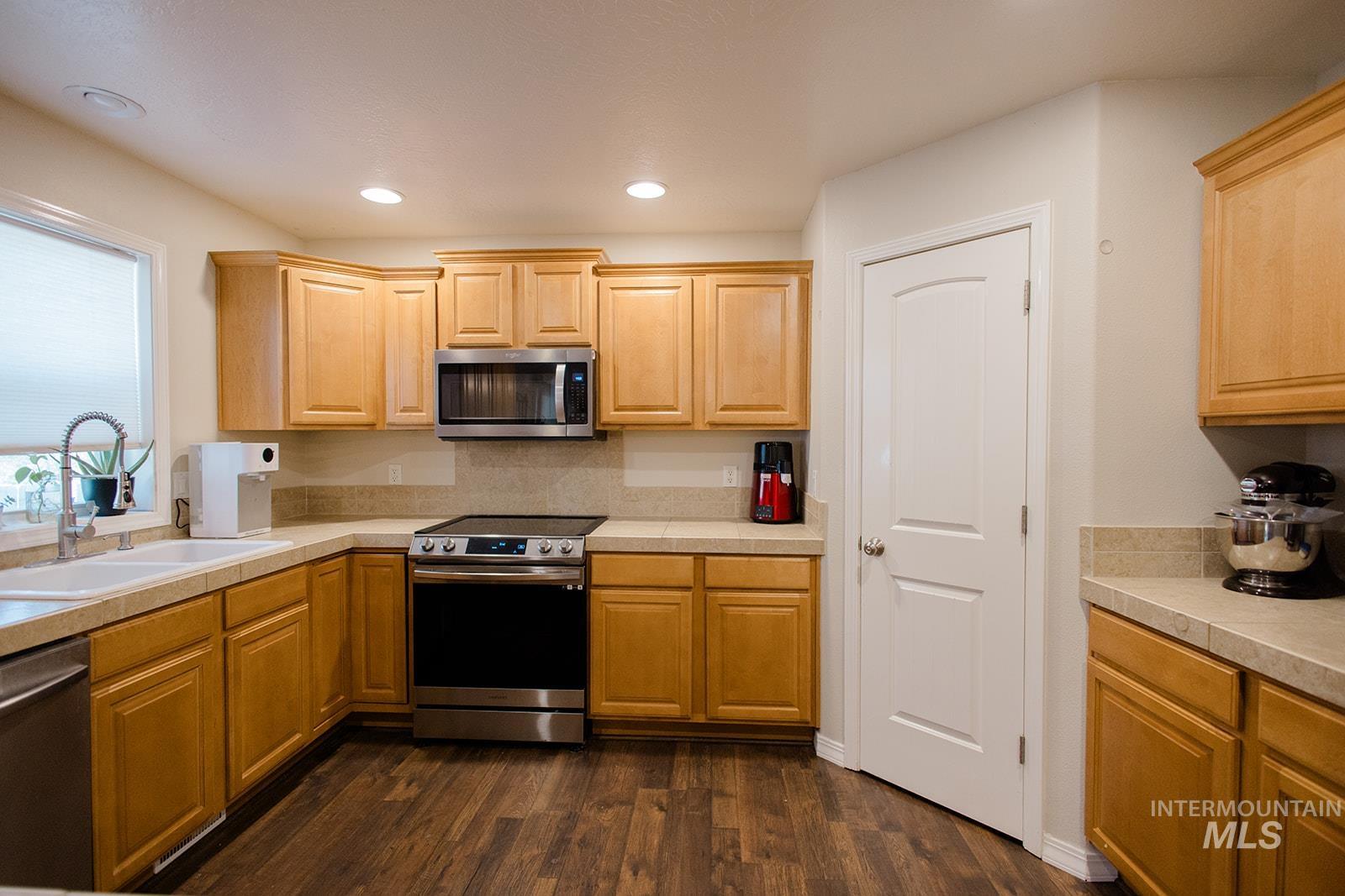 1089 NW Amanda Rae, Mountain Home, Idaho 83647, 3 Bedrooms, 2 Bathrooms, Residential For Sale, Price $385,000, 98986390