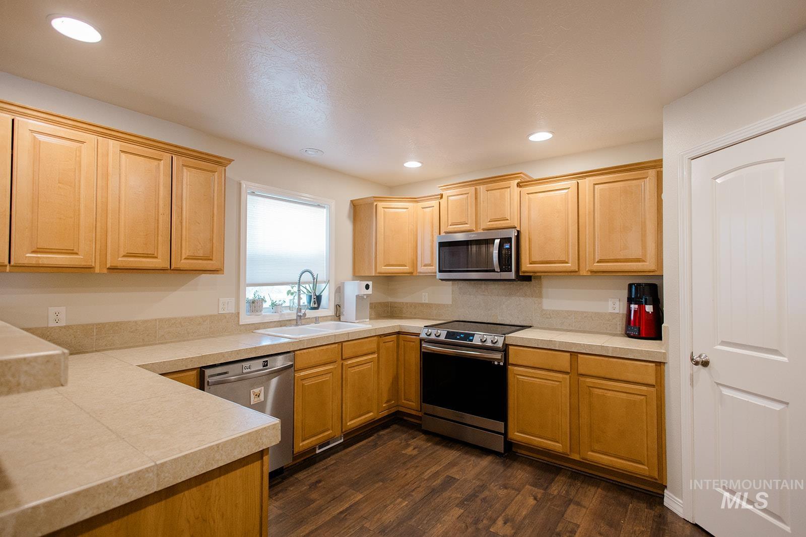 1089 NW Amanda Rae, Mountain Home, Idaho 83647, 3 Bedrooms, 2 Bathrooms, Residential For Sale, Price $385,000, 98986390