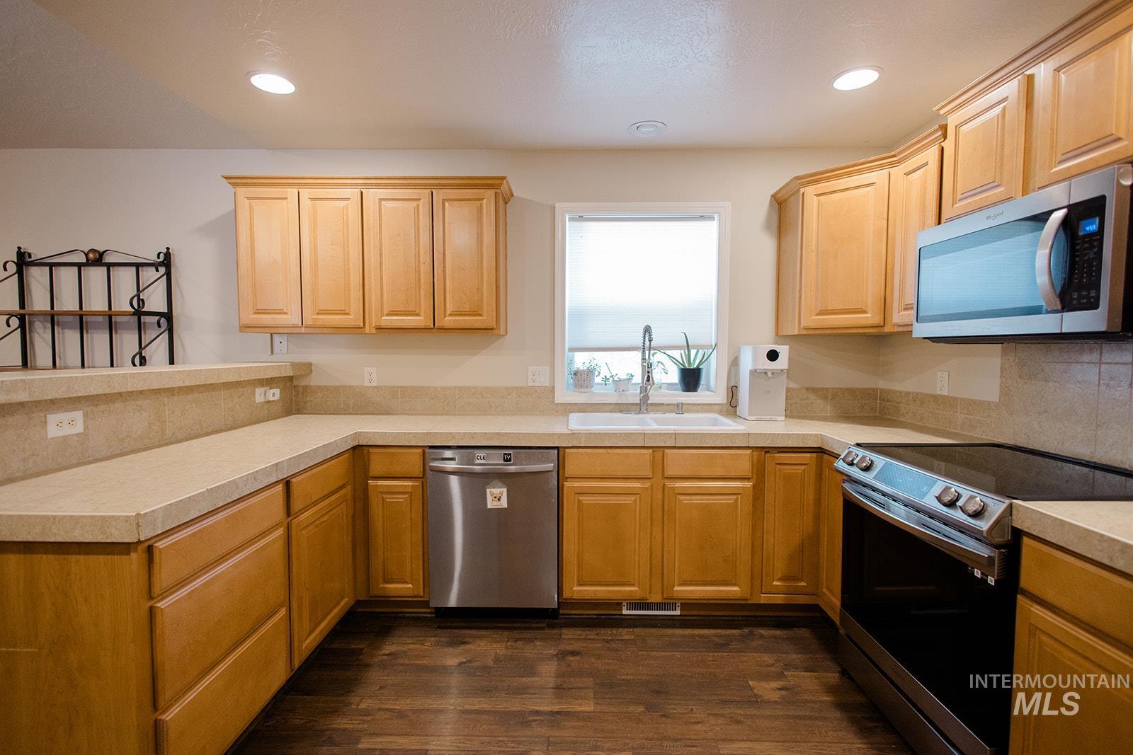 1089 NW Amanda Rae, Mountain Home, Idaho 83647, 3 Bedrooms, 2 Bathrooms, Residential For Sale, Price $385,000, 98986390