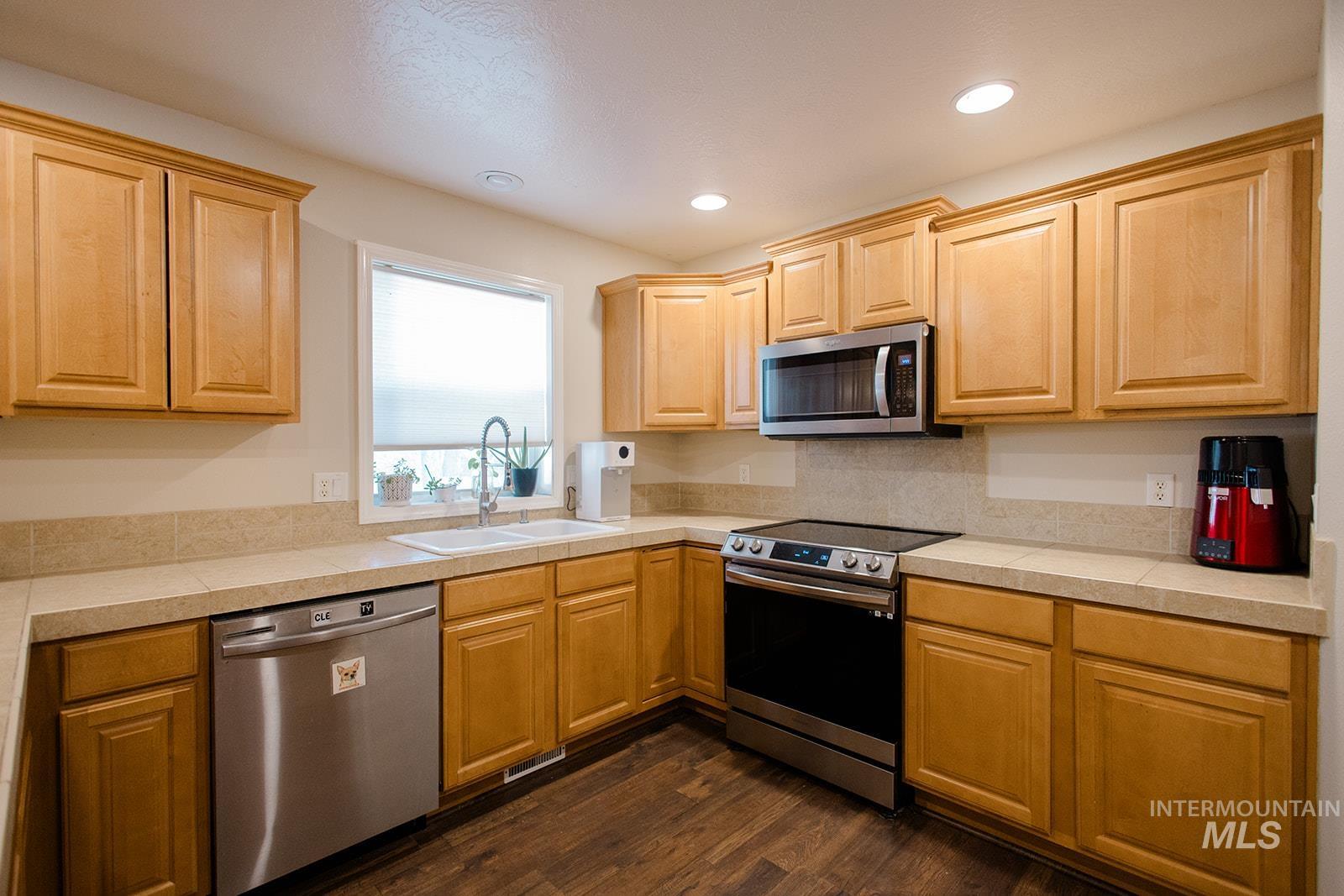 1089 NW Amanda Rae, Mountain Home, Idaho 83647, 3 Bedrooms, 2 Bathrooms, Residential For Sale, Price $385,000, 98986390
