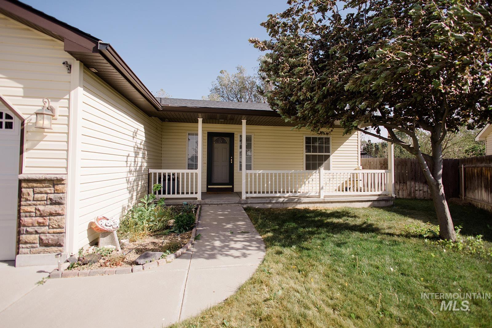 1089 NW Amanda Rae, Mountain Home, Idaho 83647, 3 Bedrooms, 2 Bathrooms, Residential For Sale, Price $385,000, 98986390