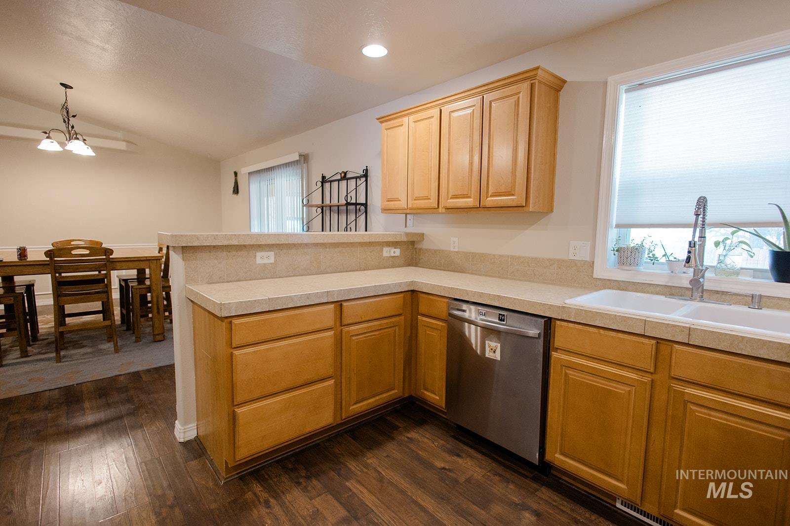 1089 NW Amanda Rae, Mountain Home, Idaho 83647, 3 Bedrooms, 2 Bathrooms, Residential For Sale, Price $385,000, 98986390
