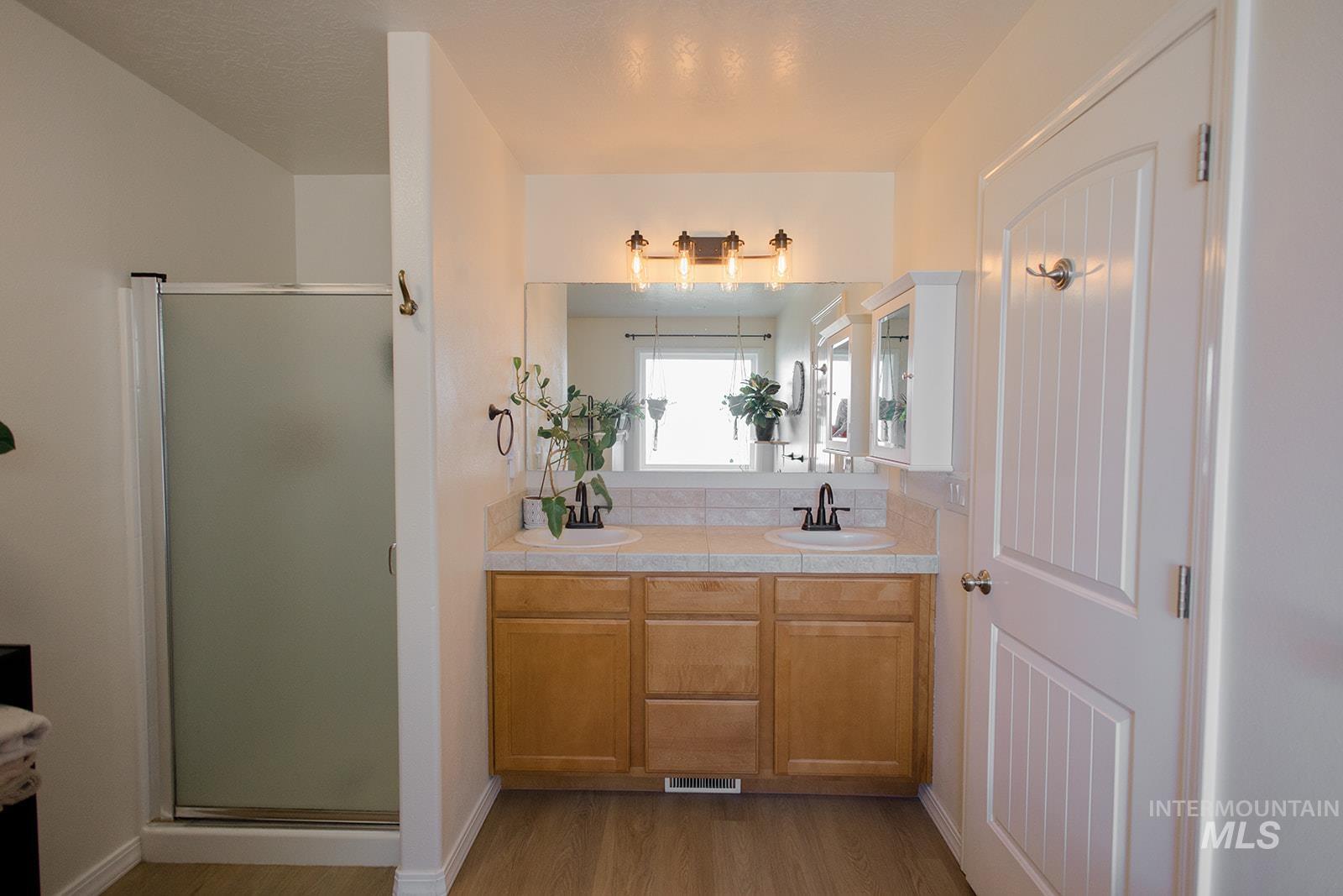 1089 NW Amanda Rae, Mountain Home, Idaho 83647, 3 Bedrooms, 2 Bathrooms, Residential For Sale, Price $385,000, 98986390