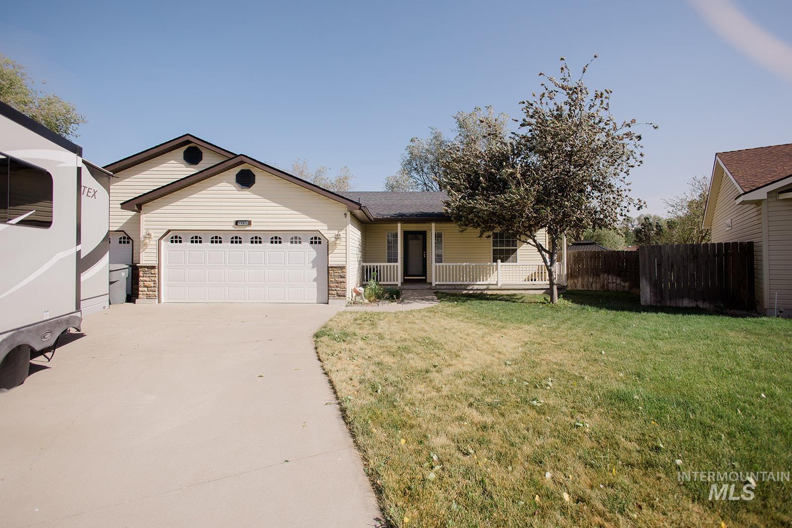 1089 NW Amanda Rae, Mountain Home, Idaho 83647, 3 Bedrooms, 2 Bathrooms, Residential For Sale, Price $385,000, 98986390