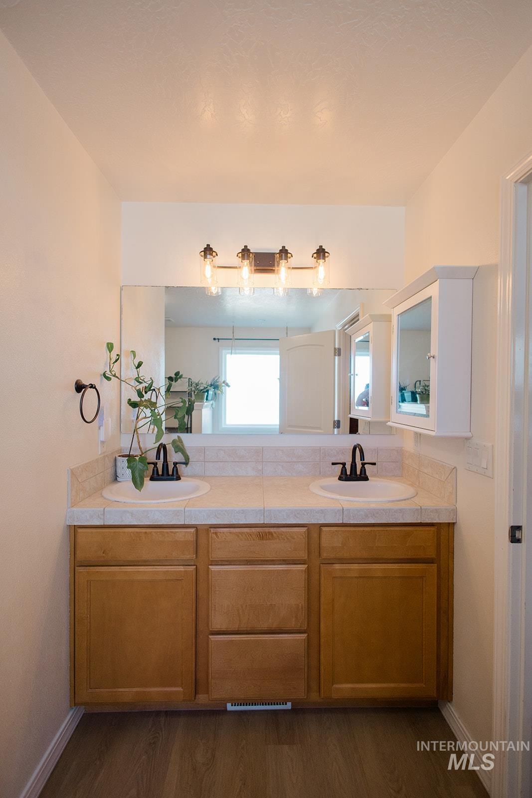 1089 NW Amanda Rae, Mountain Home, Idaho 83647, 3 Bedrooms, 2 Bathrooms, Residential For Sale, Price $385,000, 98986390