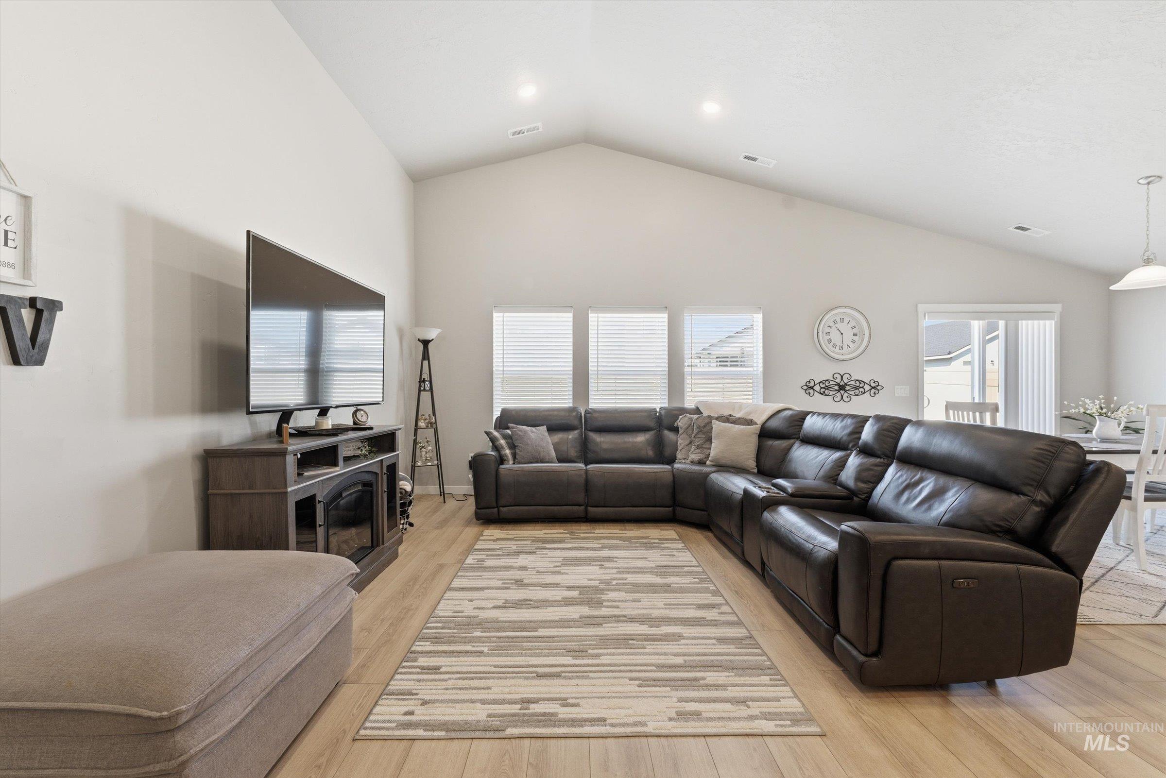 3789 S Walnut Ridge Way, Nampa, Idaho 83686, 4 Bedrooms, 2 Bathrooms, Residential For Sale, Price $509,000, 98986393