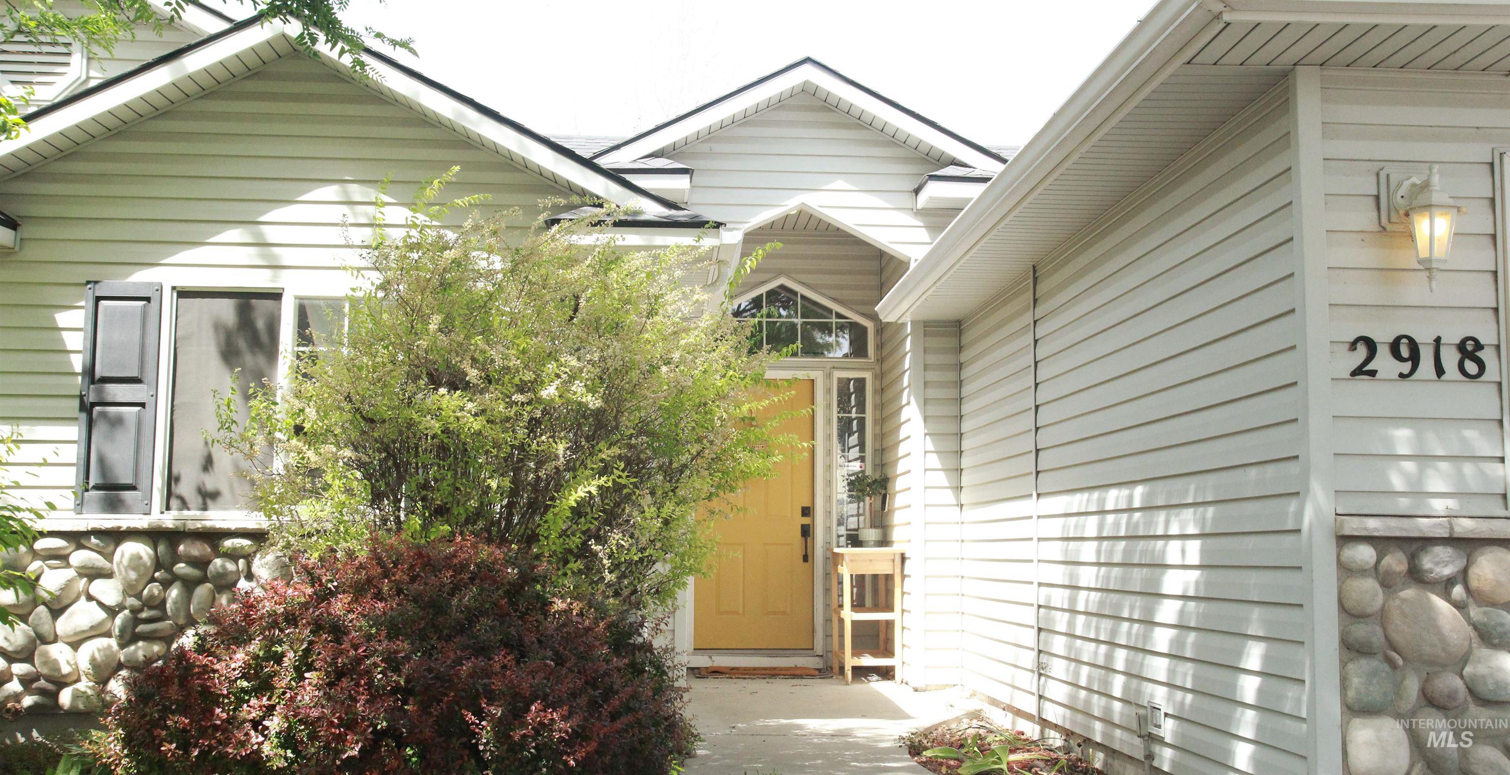 2918 E Ohio Ave, Nampa, Idaho 83686-6730, 2 Bedrooms, 2 Bathrooms, Residential For Sale, Price $291,500, 98986396